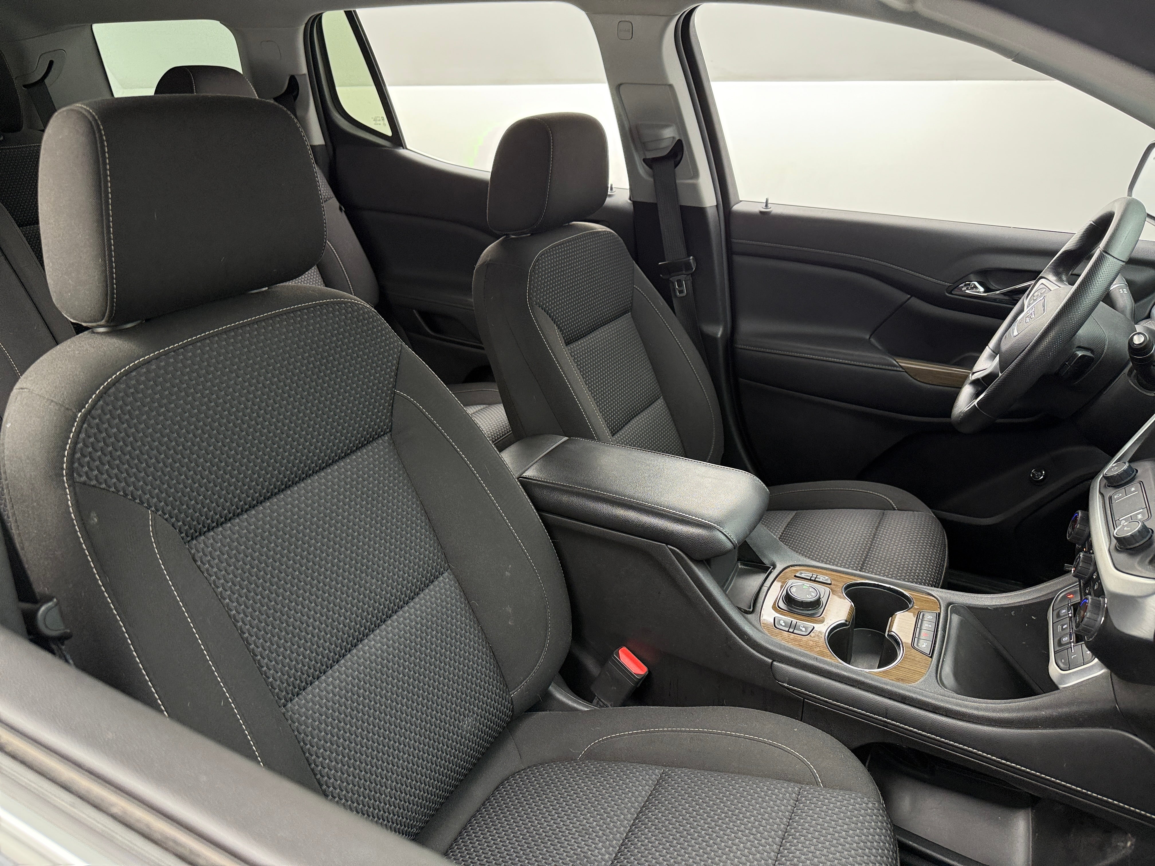 2022 GMC Acadia SLE 2