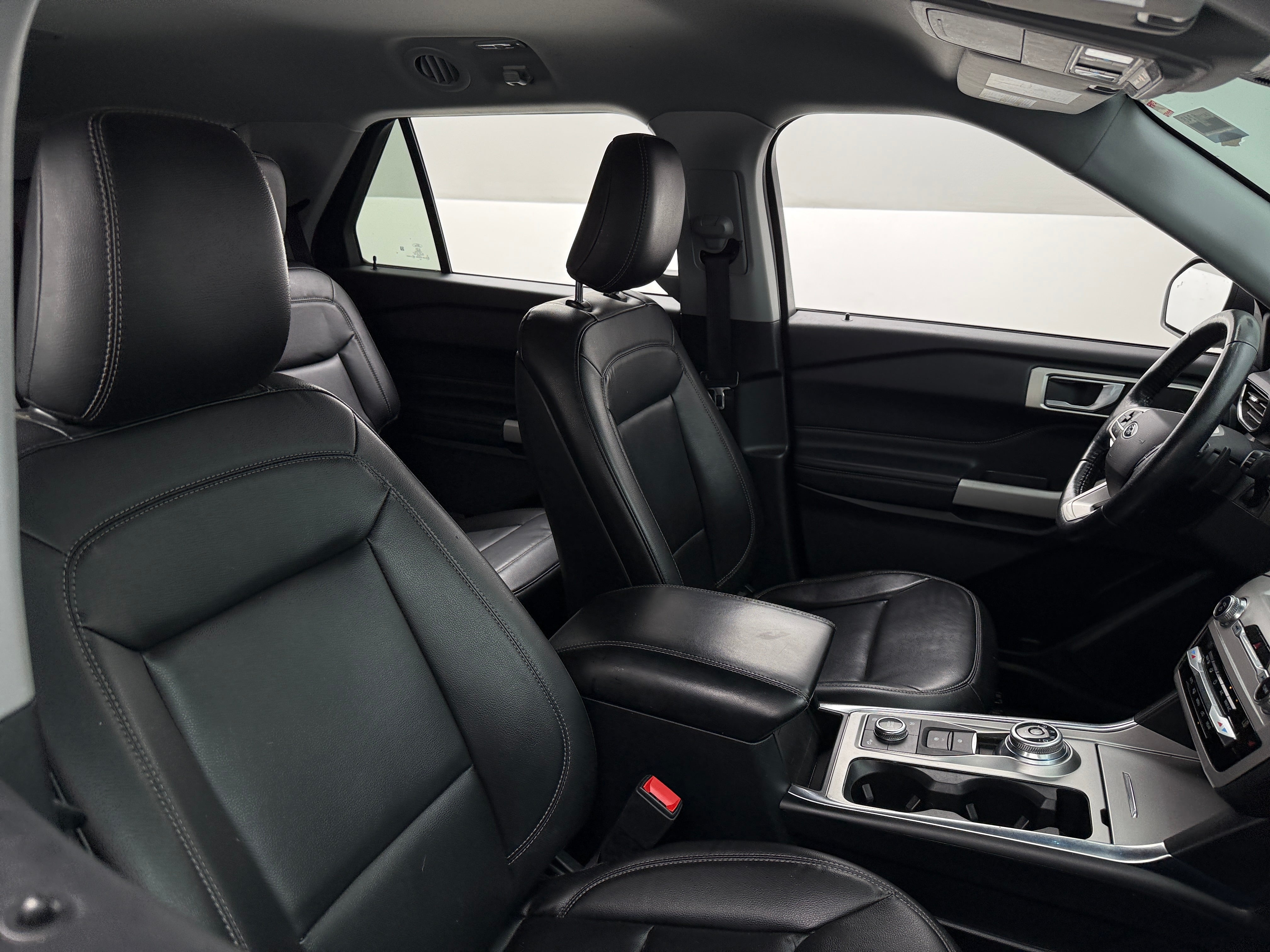 2020 Ford Explorer XLT 2