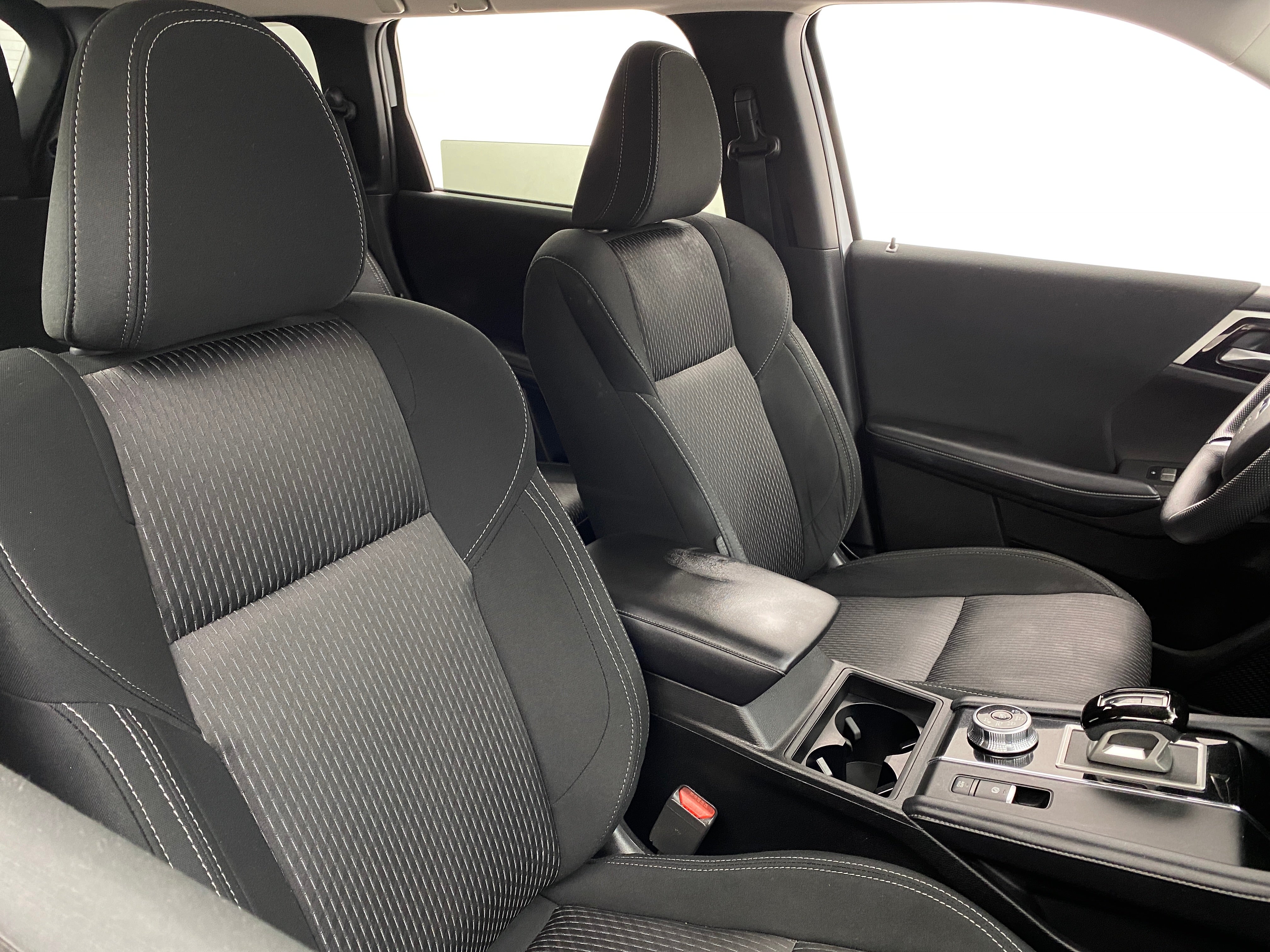 2024 Mitsubishi Outlander ES 2