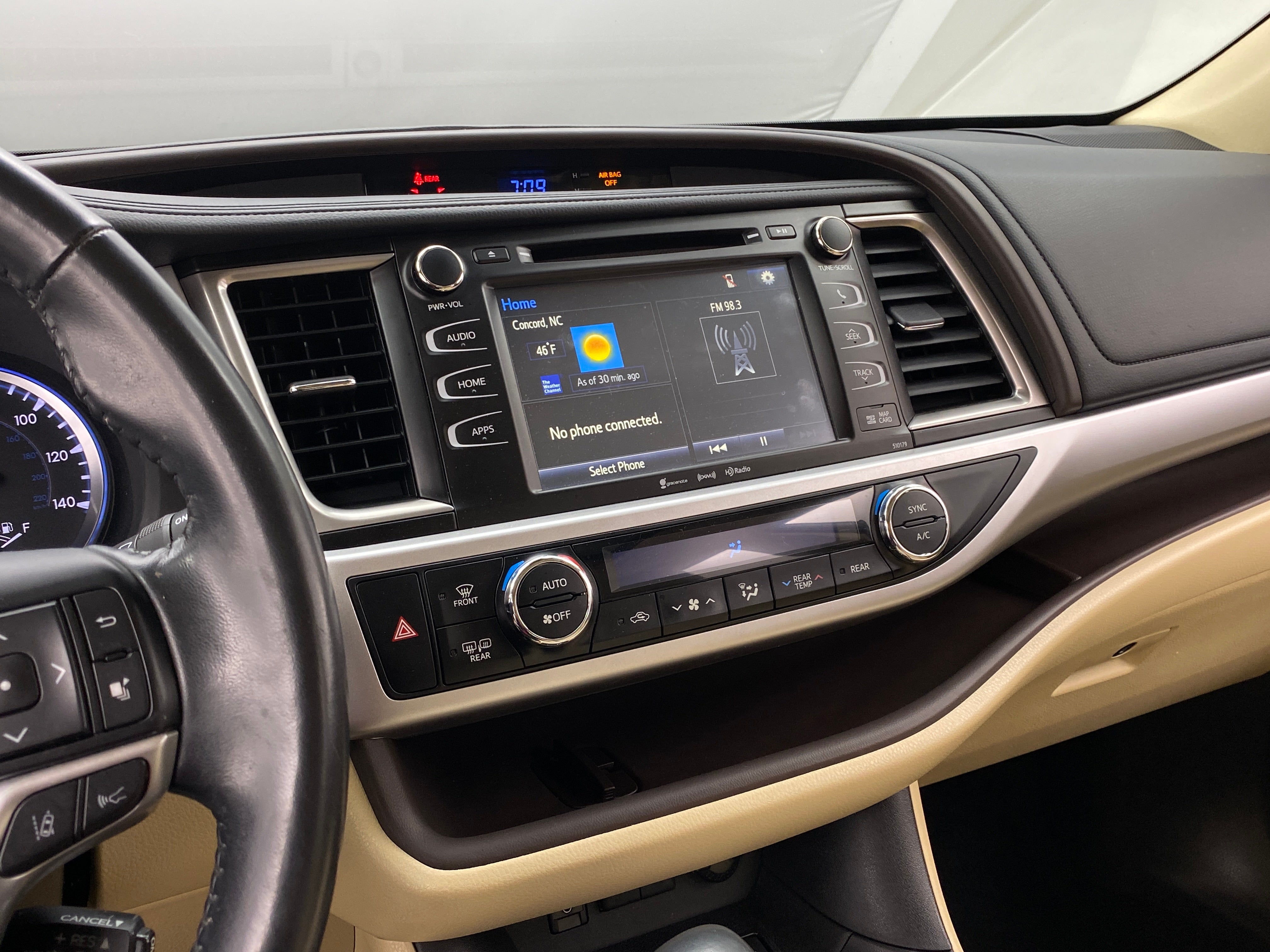 2017 Toyota Highlander XLE 3