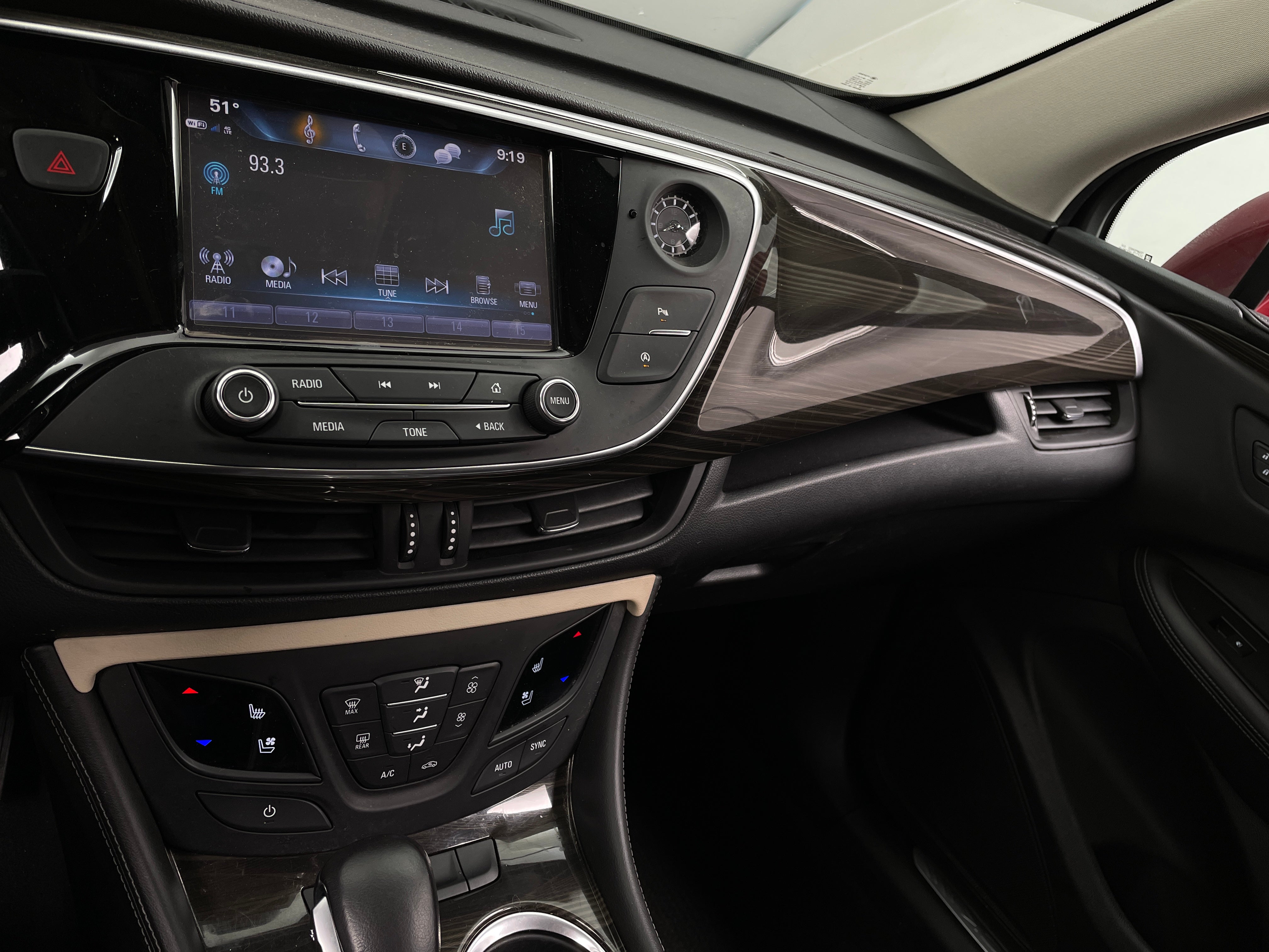 2019 Buick Envision Essence 3
