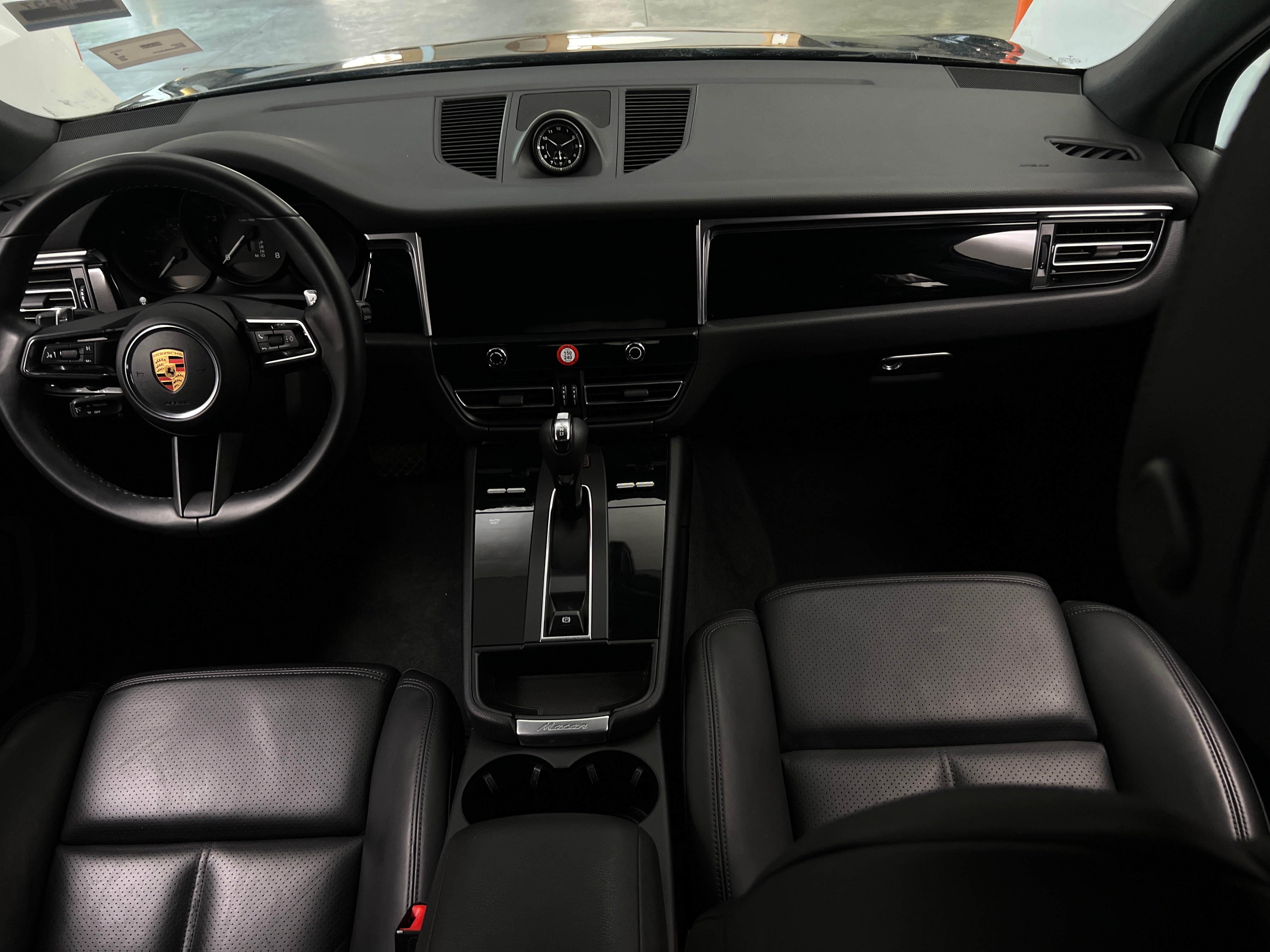 2022 Porsche Macan Base 2