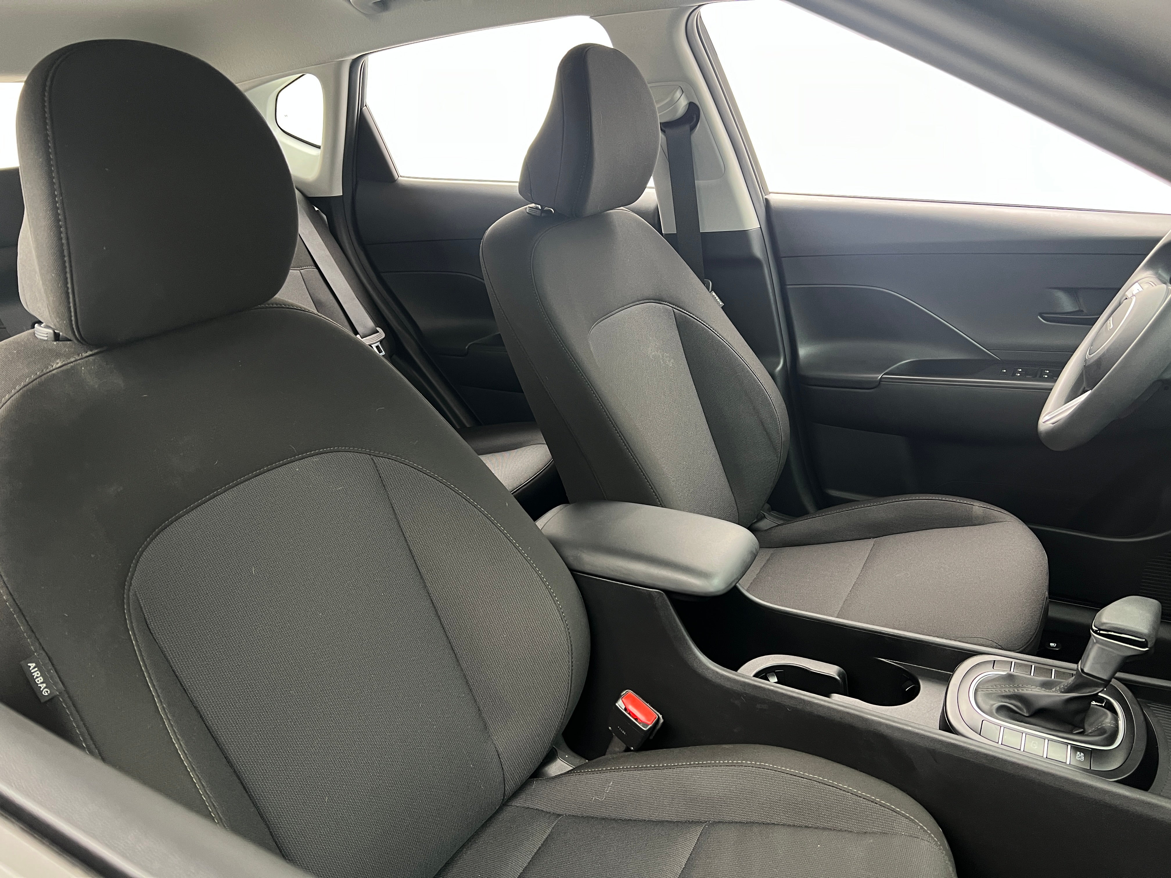 2024 Hyundai Kona SE 2