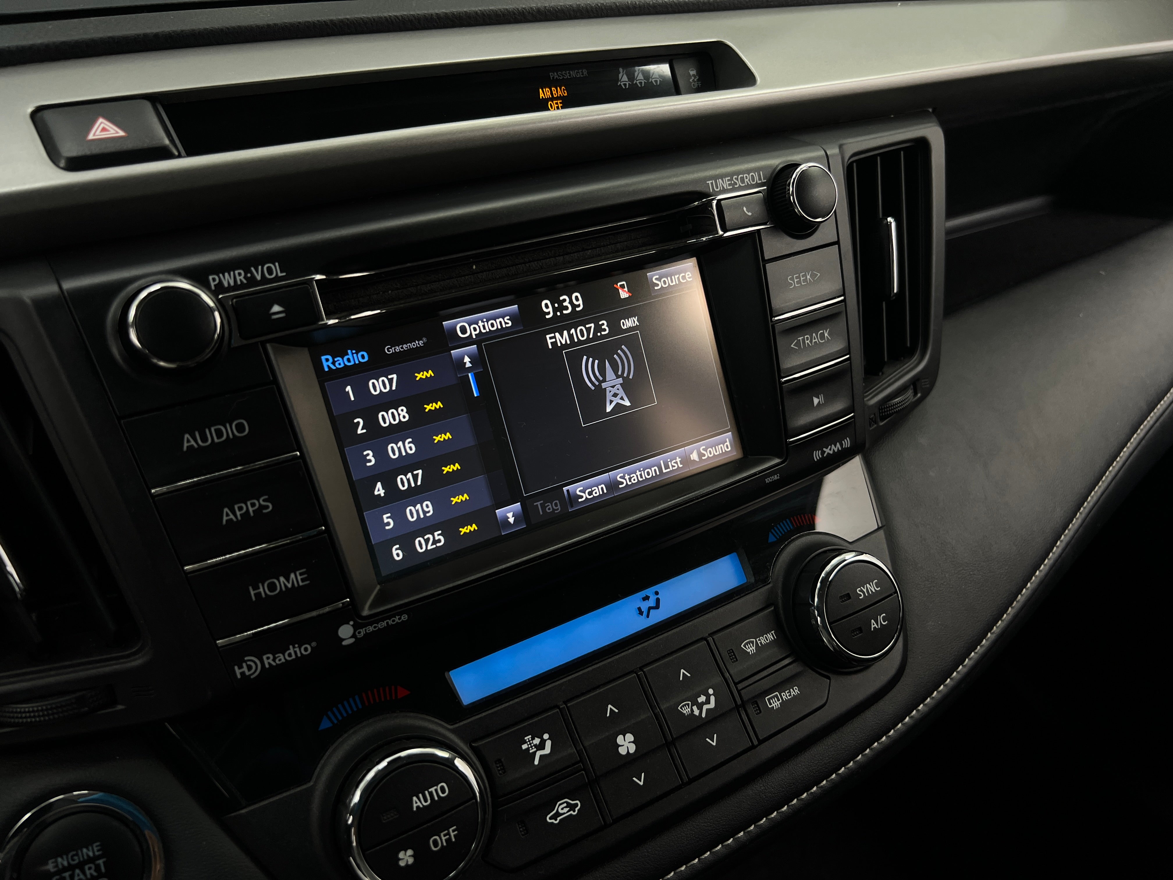 2017 Toyota RAV4 XLE 3
