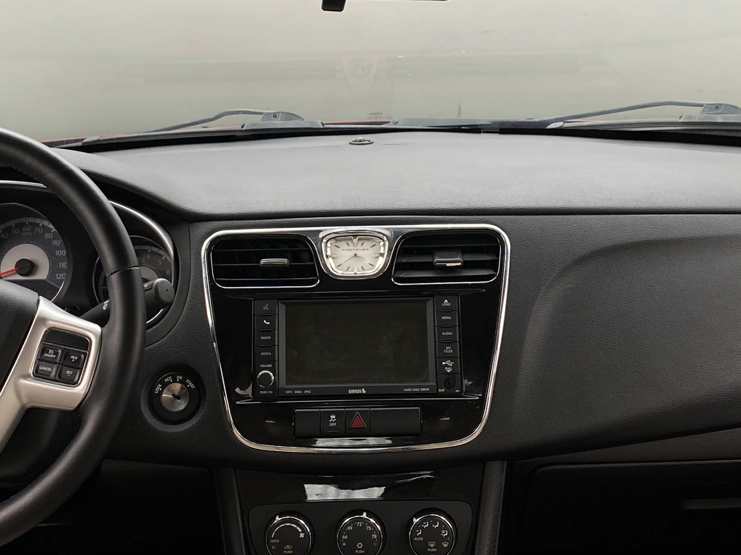2011 Chrysler 200 Touring 4