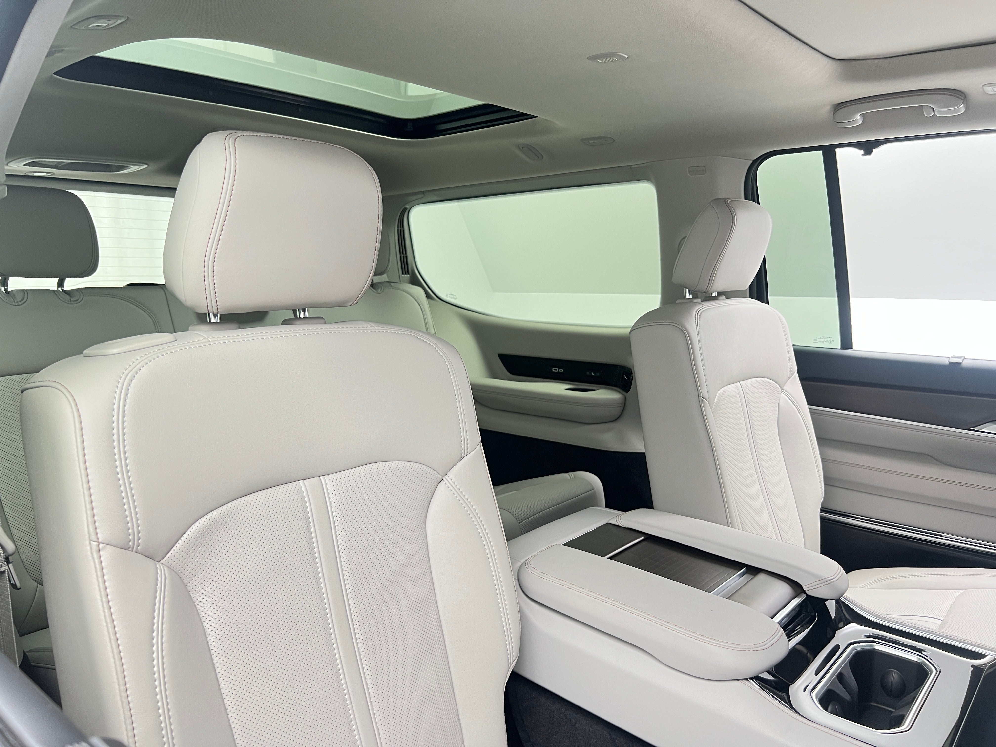 2024 Jeep Grand Wagoneer  5