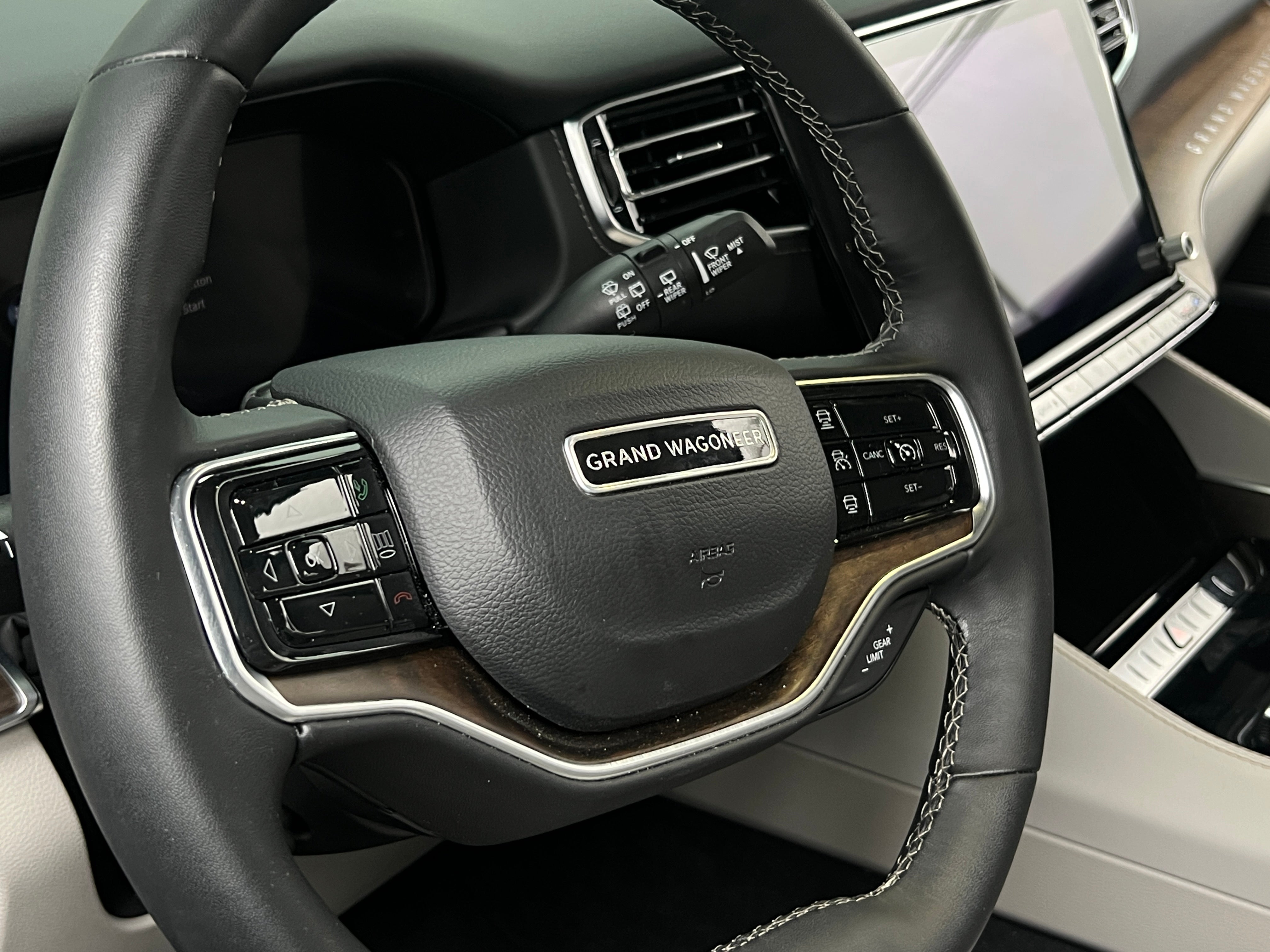 2024 Jeep Grand Wagoneer  4