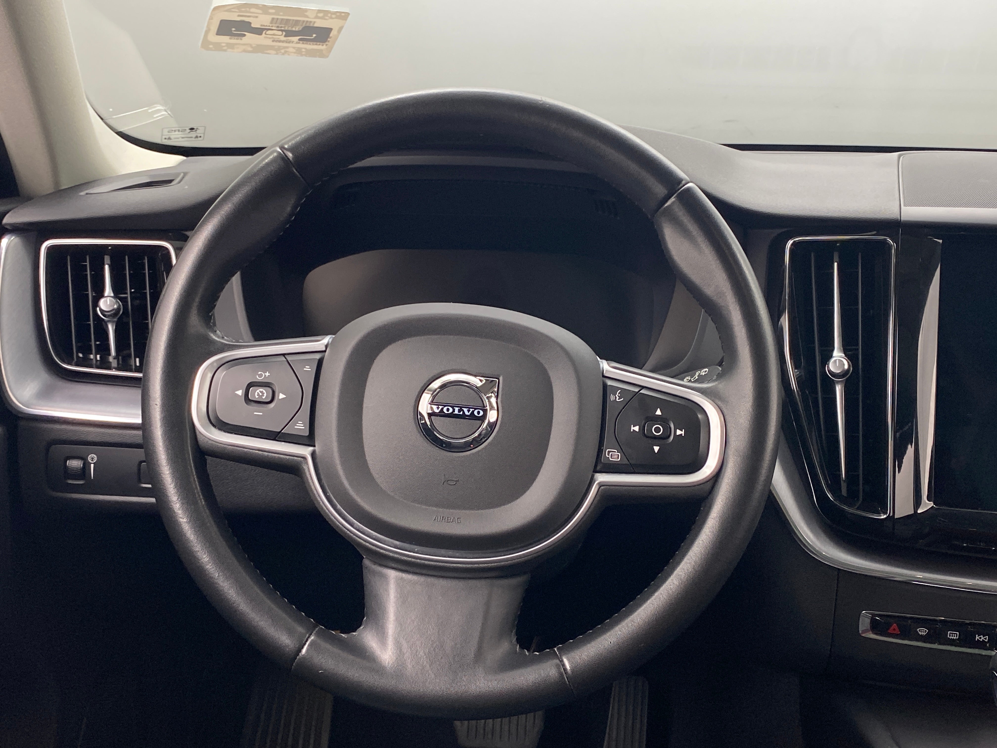 2020 Volvo XC60 T6 Momentum 4
