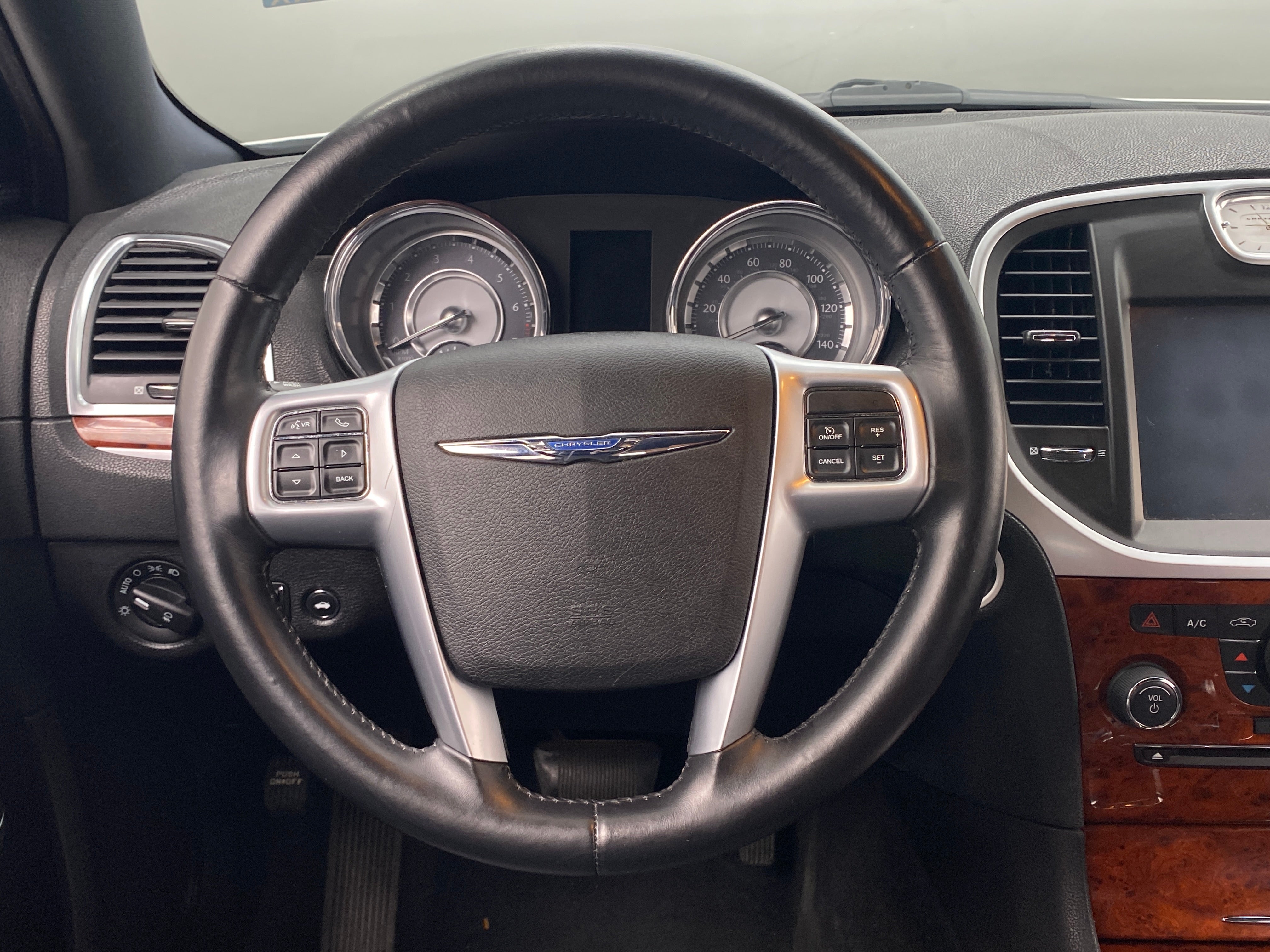 2012 Chrysler 300 Limited Edition 4