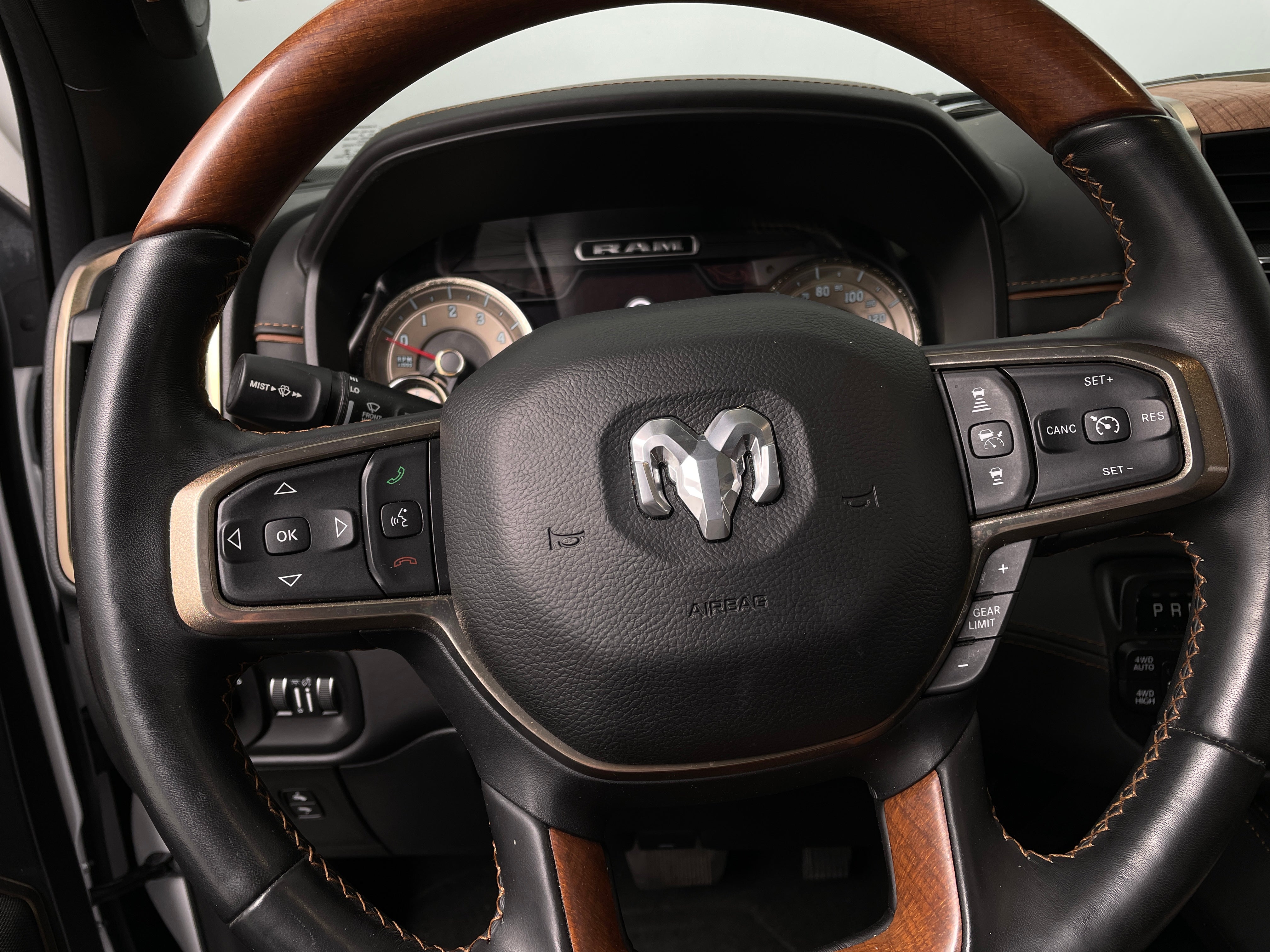 2021 RAM 1500 laramie Longhorn 4