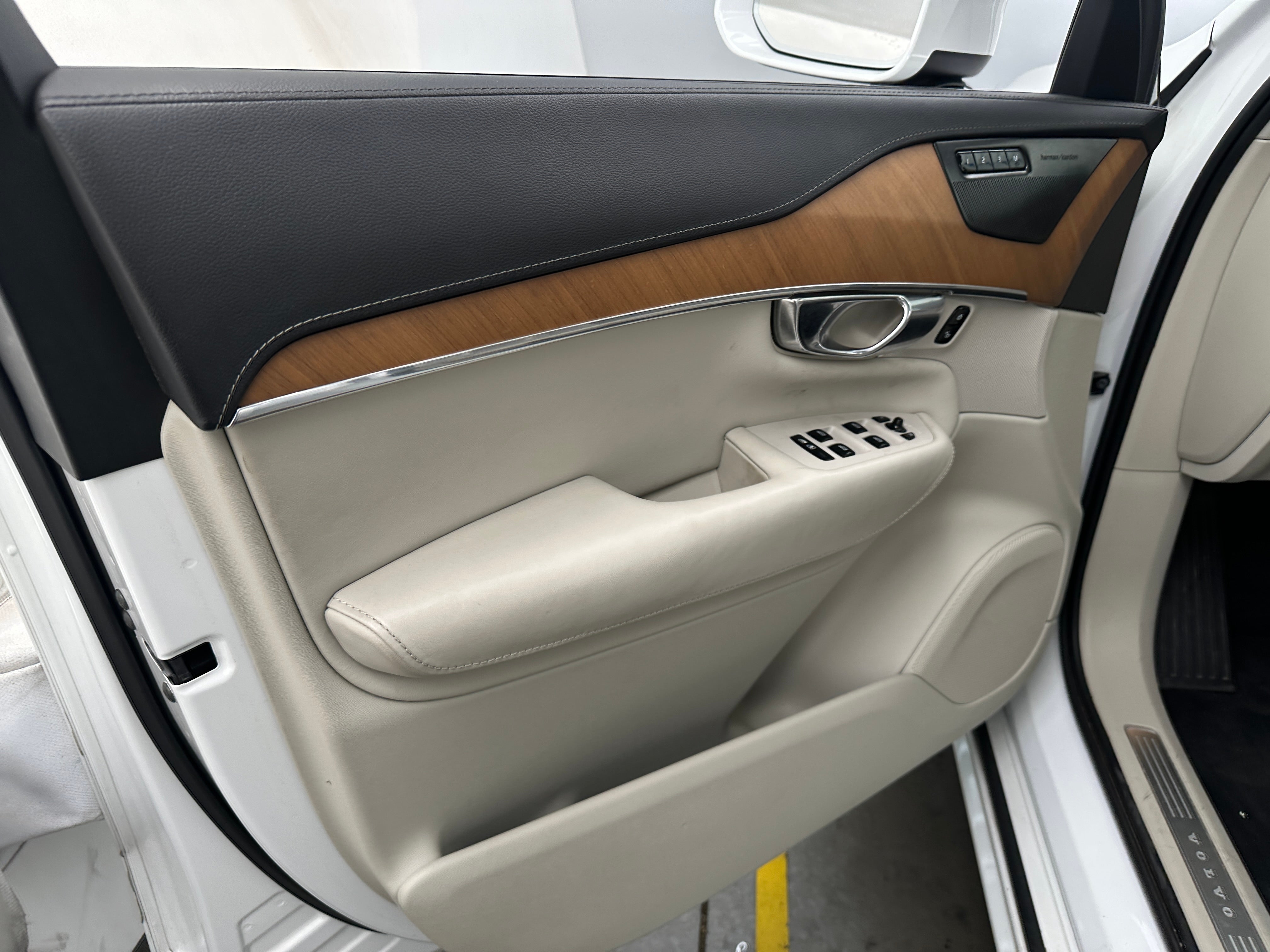 Image 2 of 2020 Volvo XC90 T6 Inscription