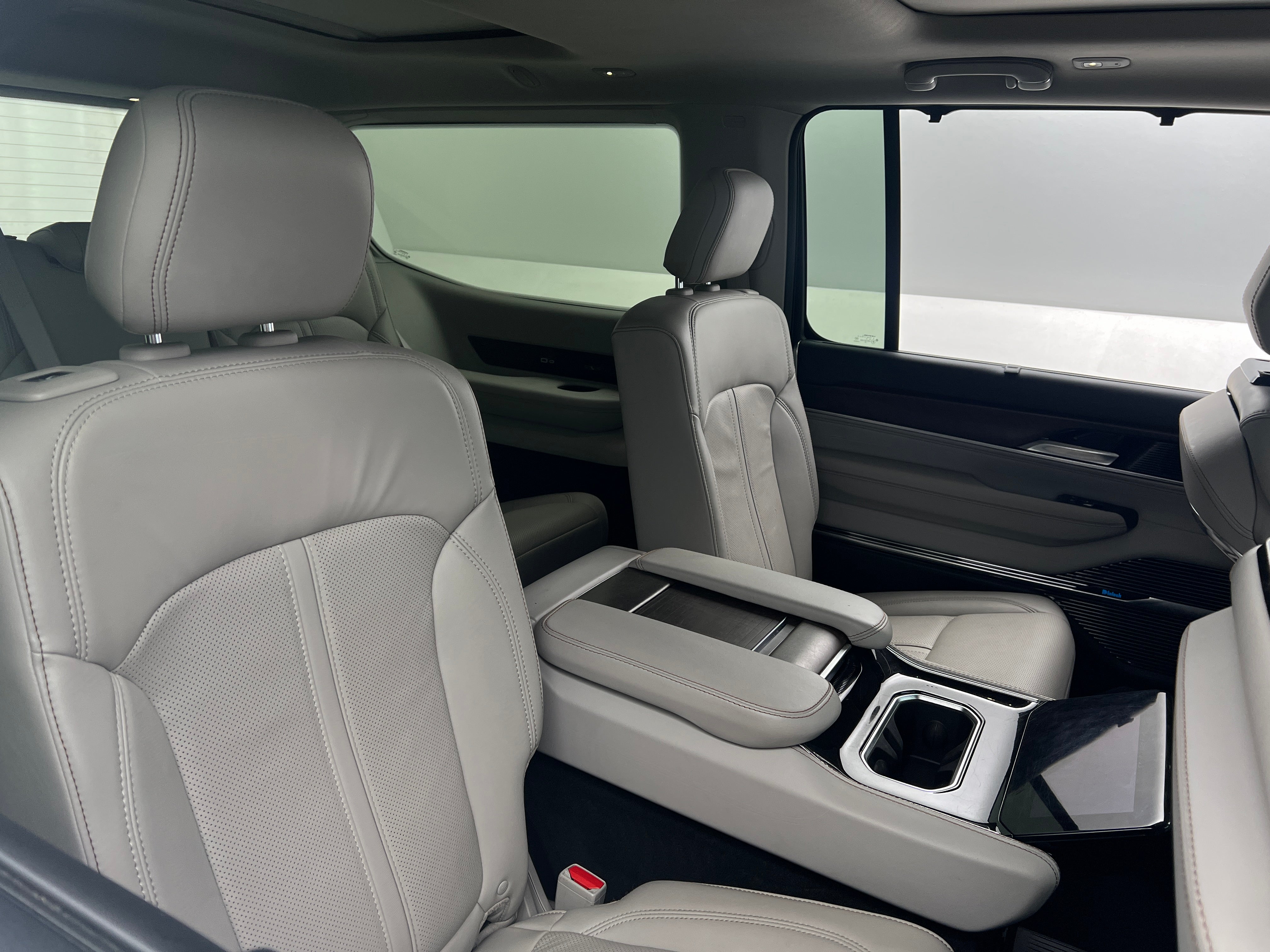 2023 Jeep Grand Wagoneer  5