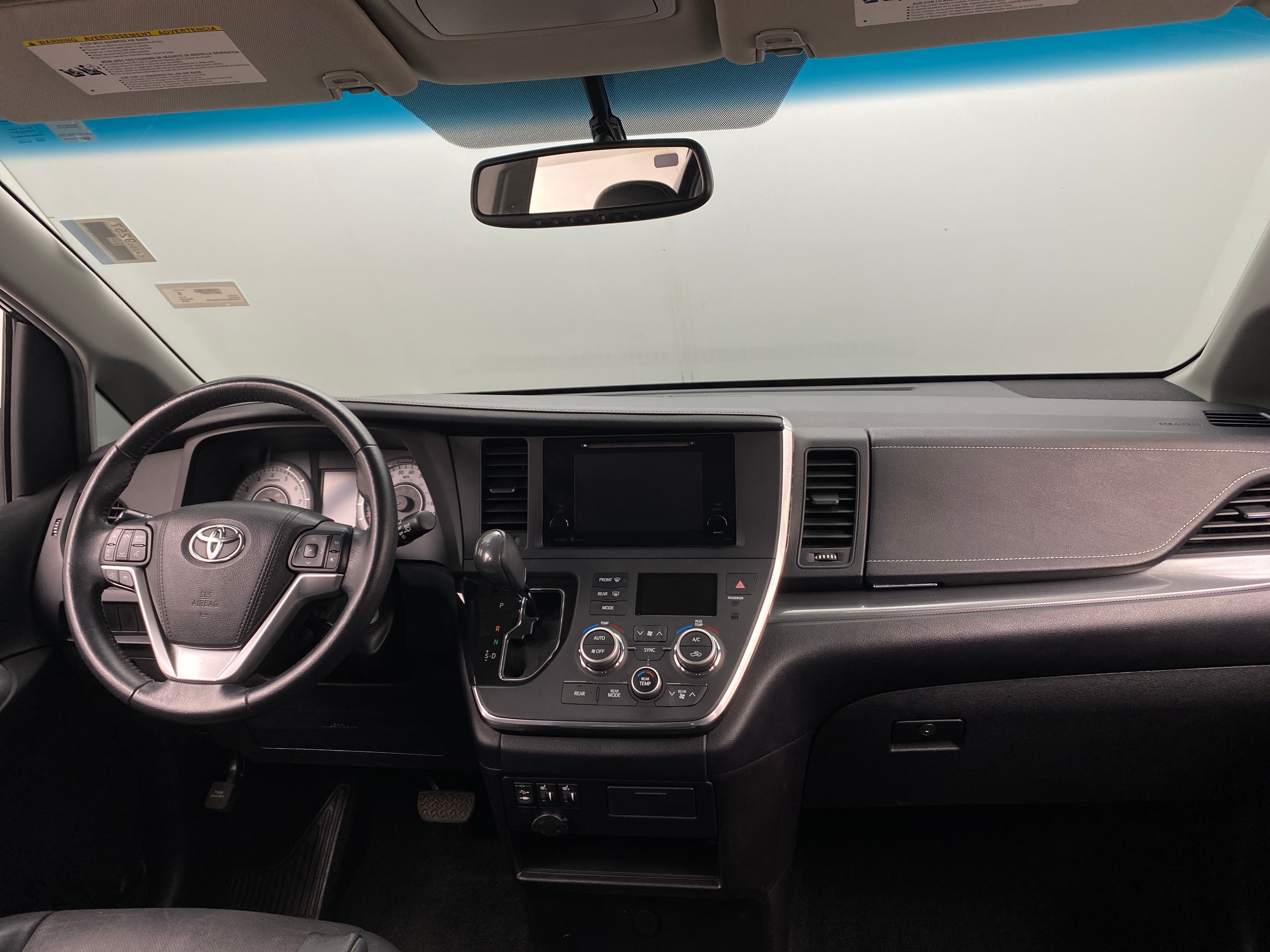 2015 Toyota Sienna SE 2