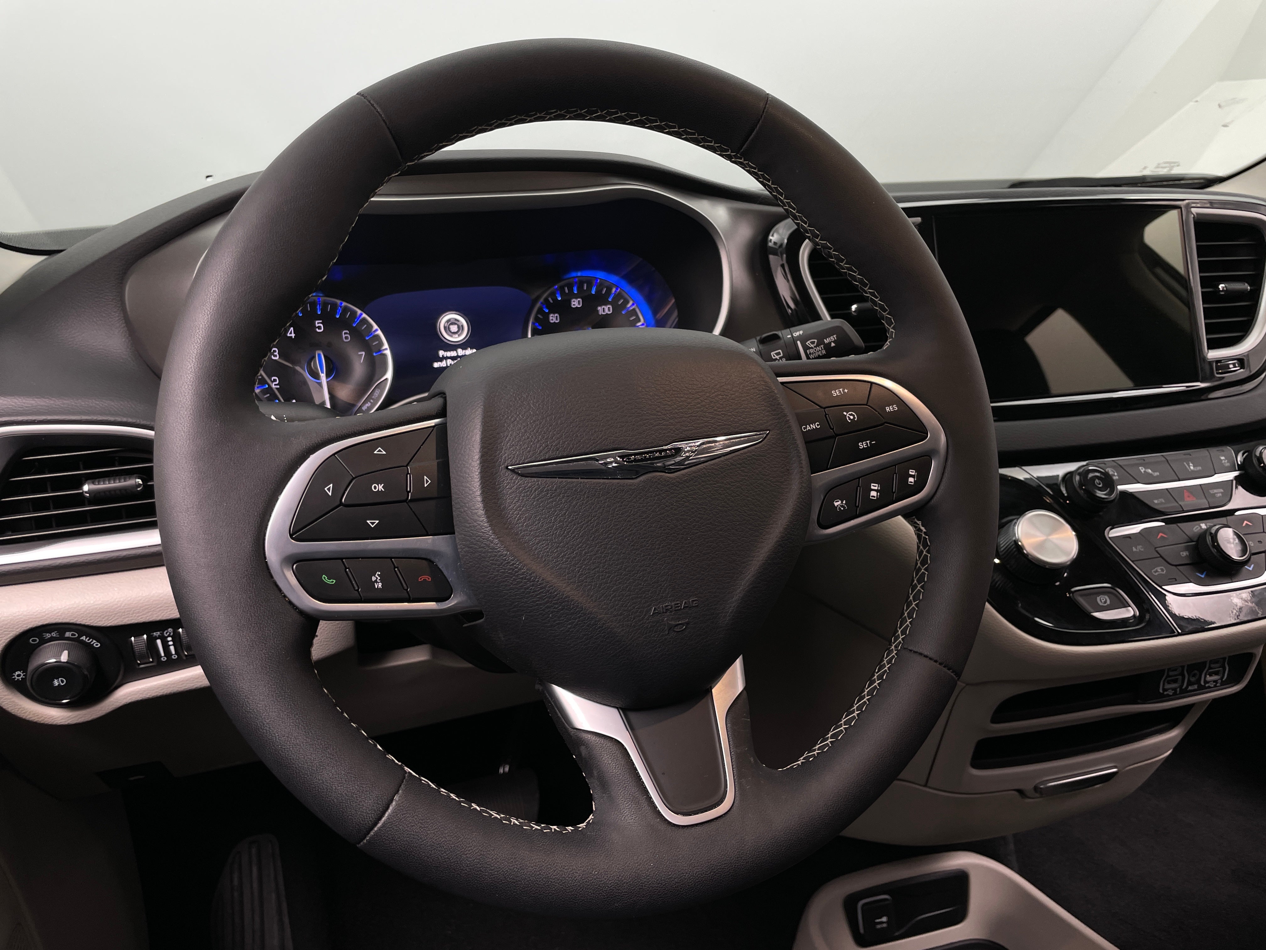 2024 Chrysler Pacifica Touring L 4