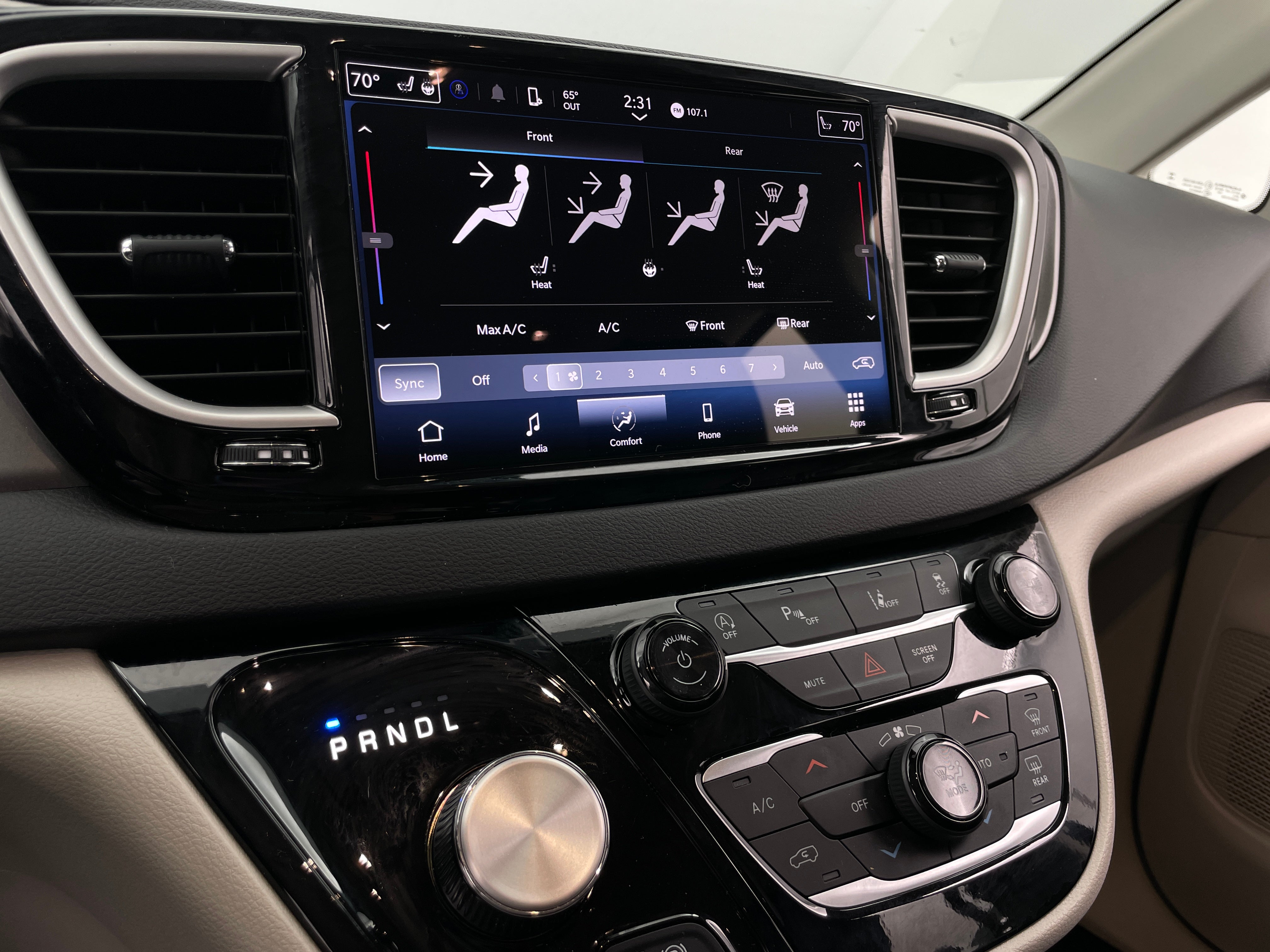 2024 Chrysler Pacifica Touring L 3
