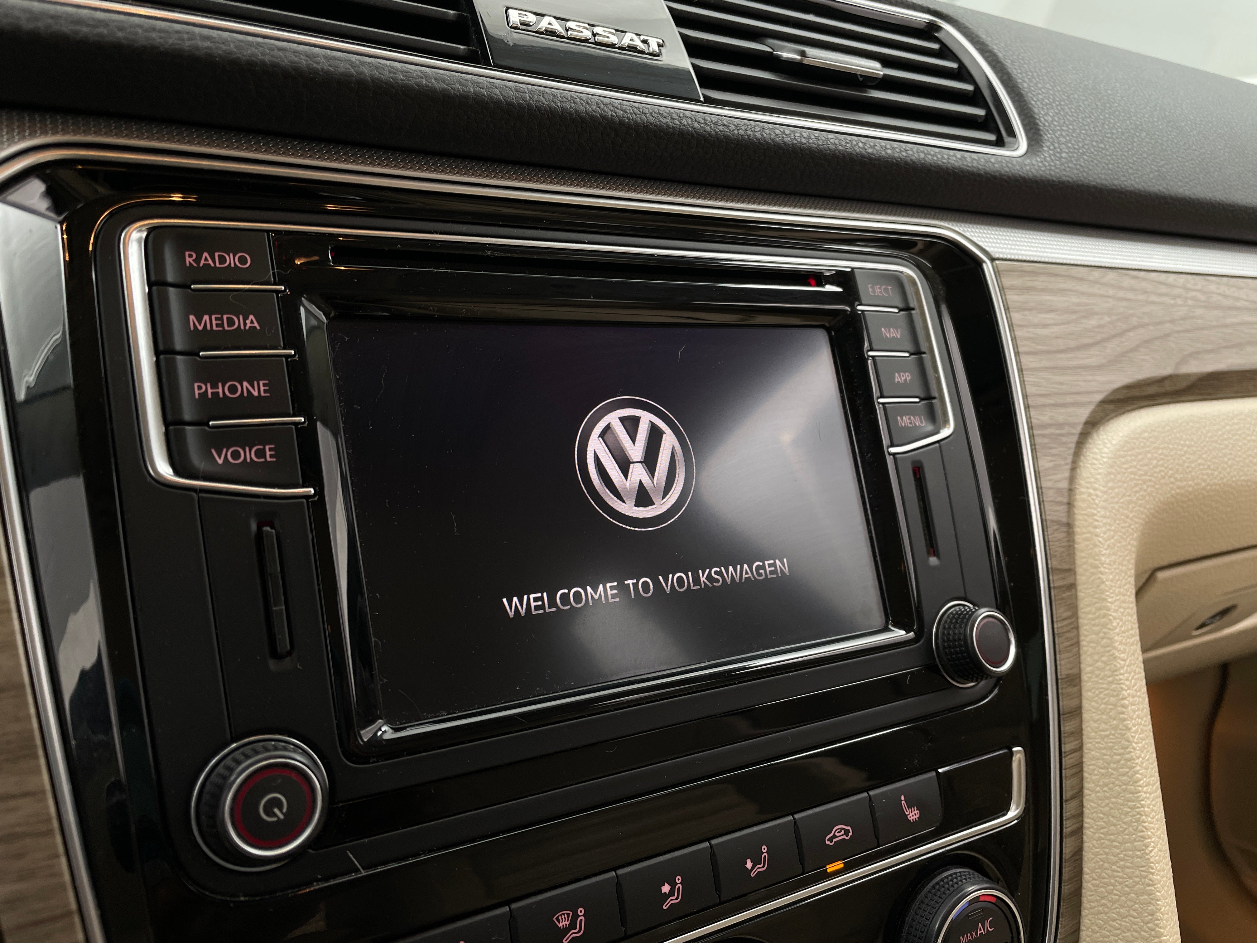 2018 Volkswagen Passat 2.0T 3