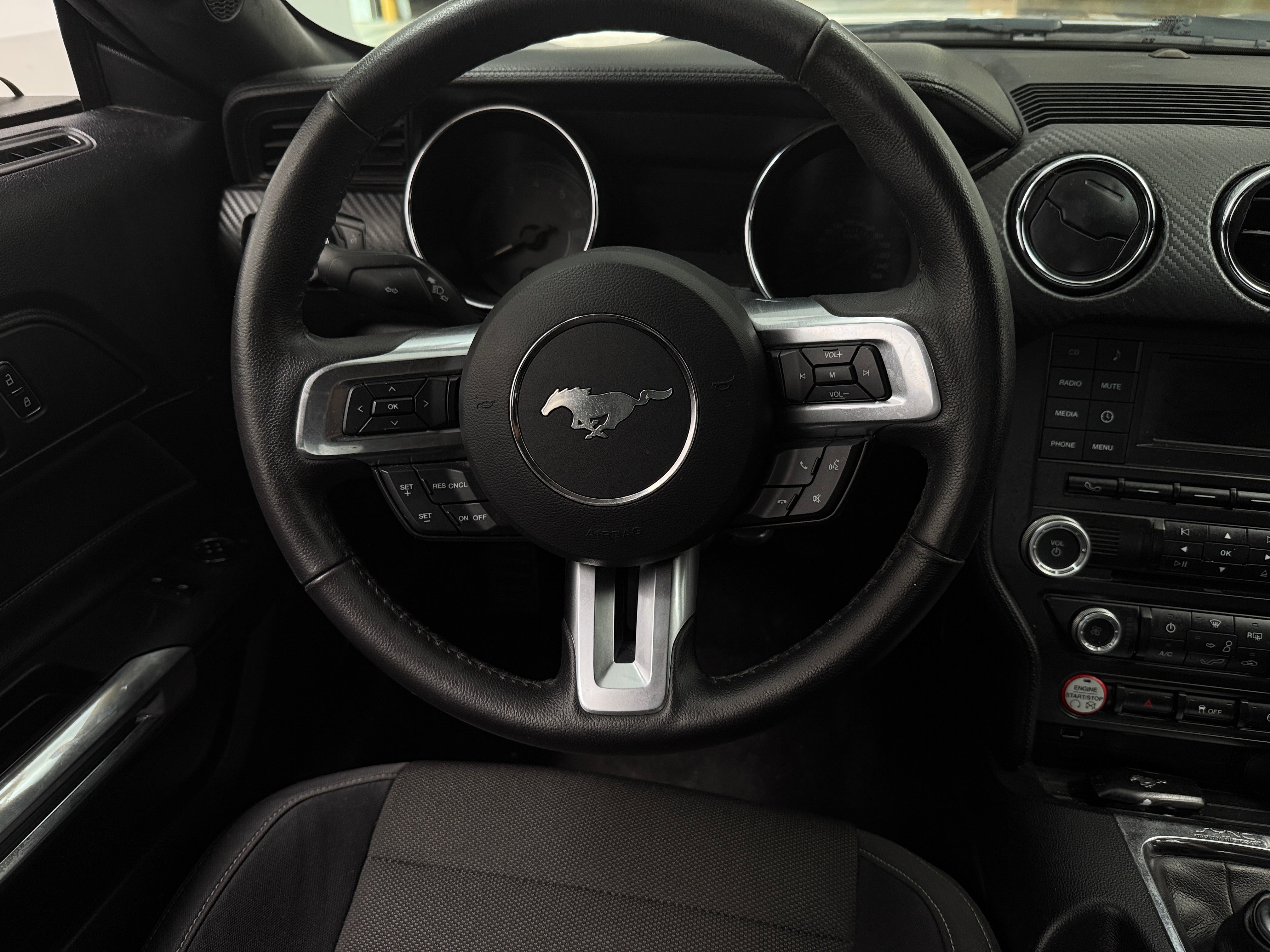 2015 Ford Mustang V6 4