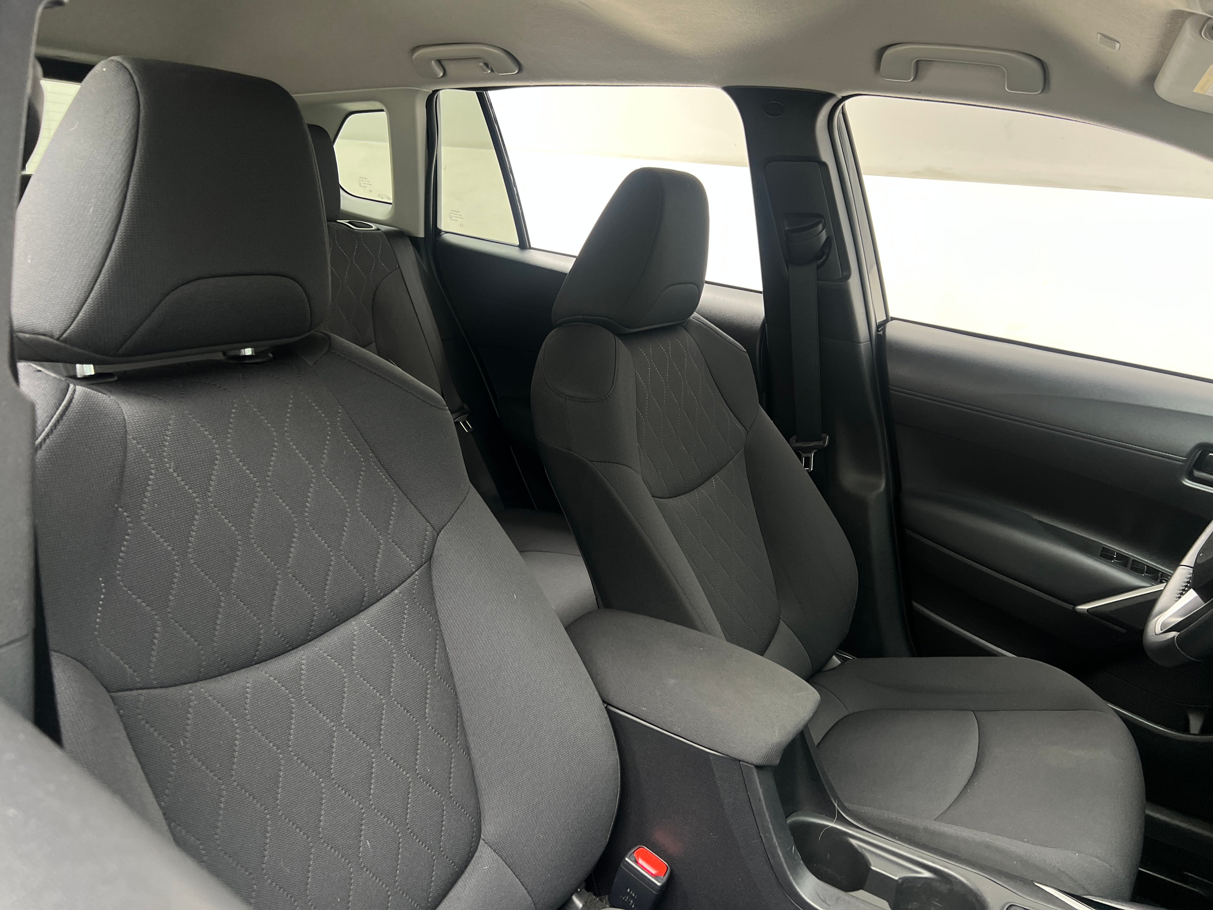 2022 Toyota Corolla Cross LE 2