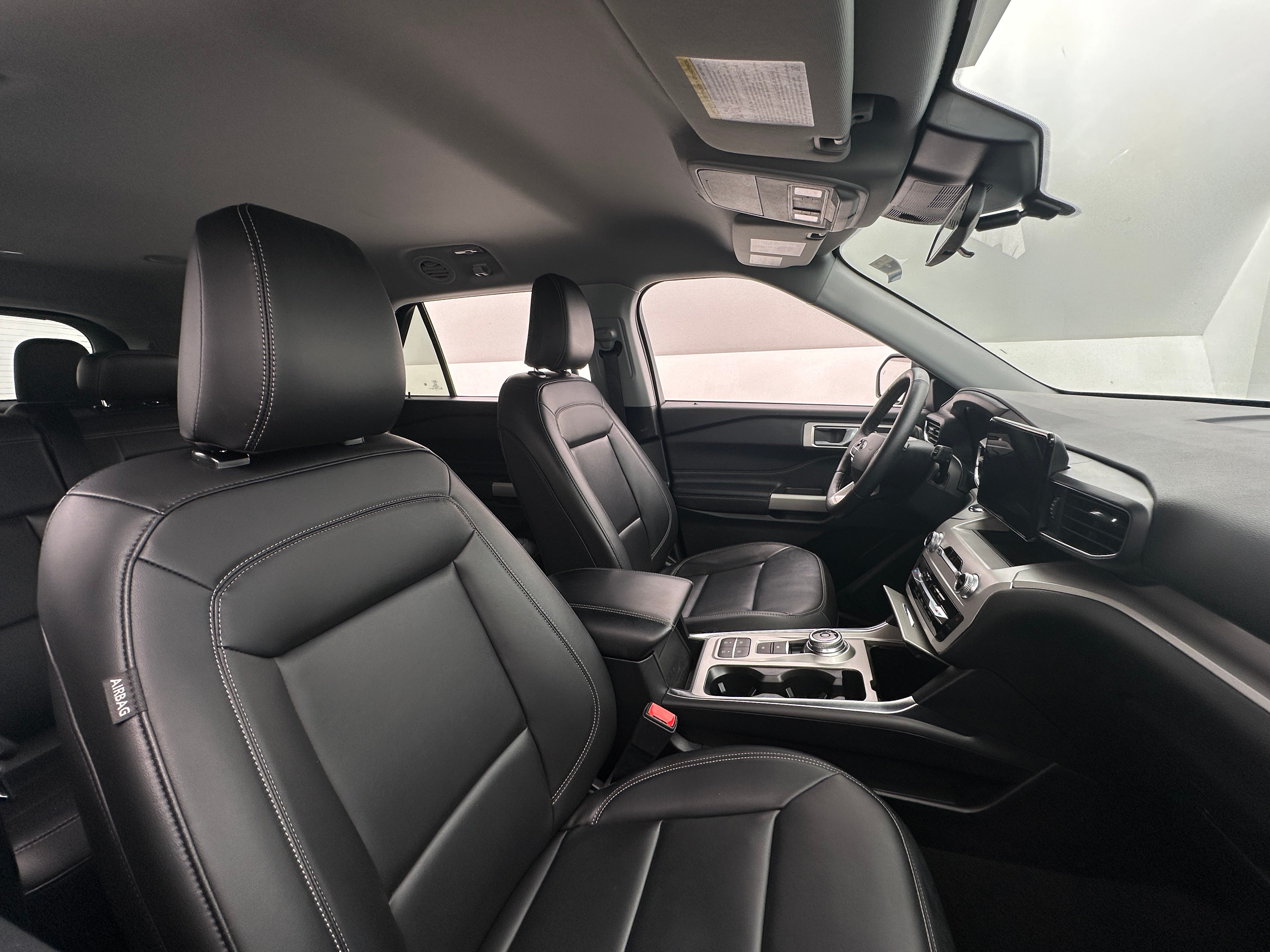 2024 Ford Explorer XLT 2