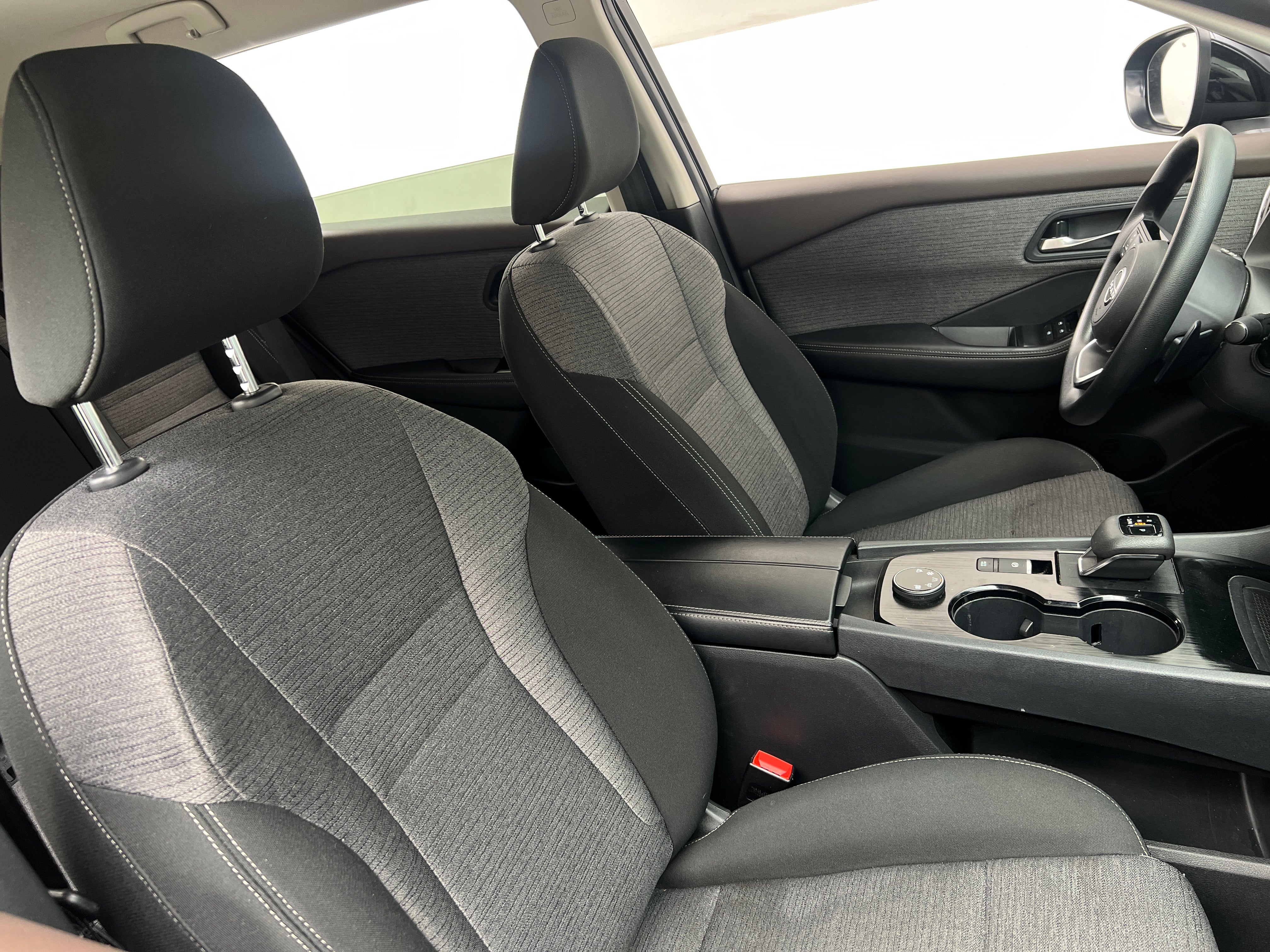 2023 Nissan Rogue SV 2