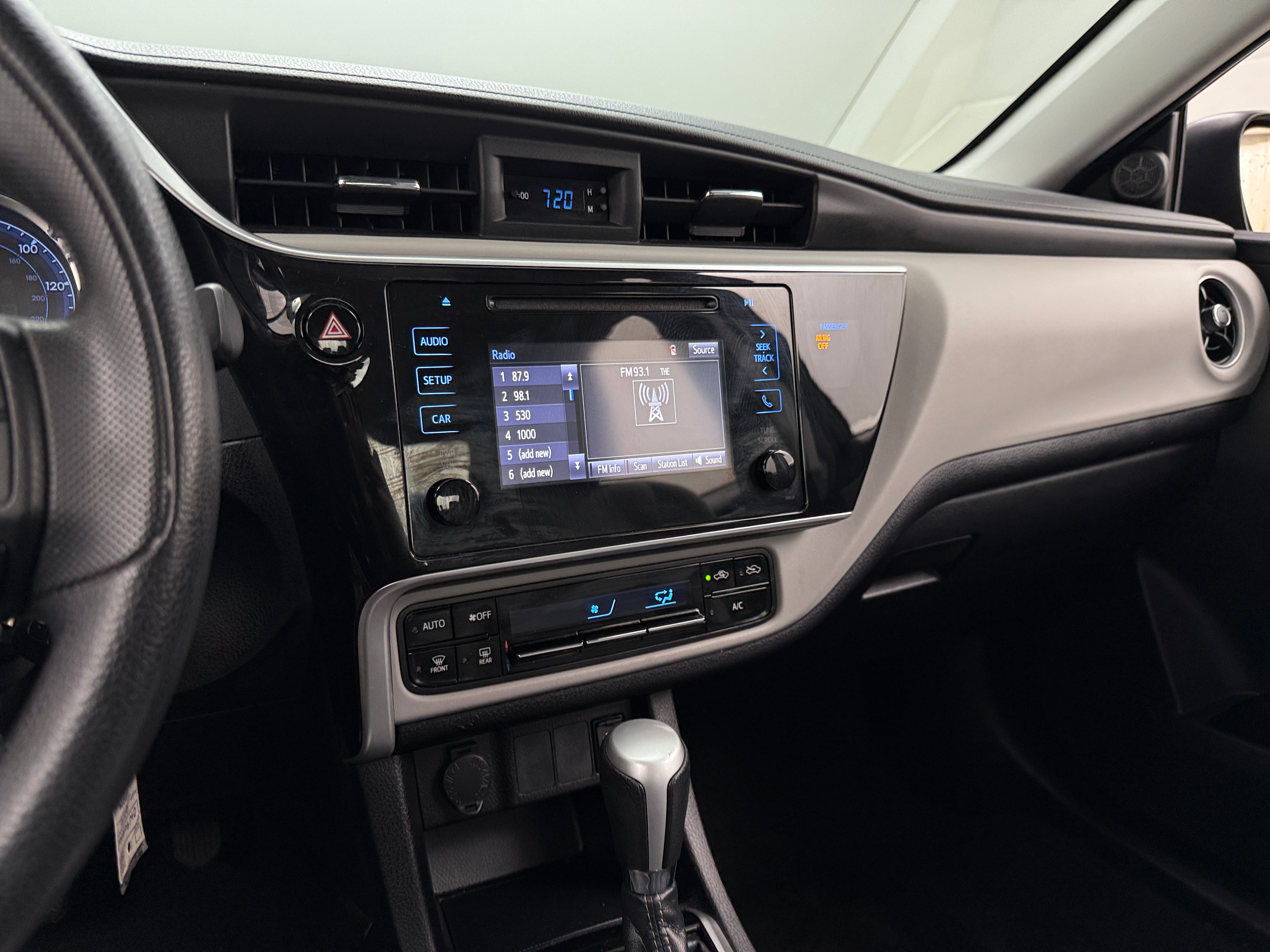 2019 Toyota Corolla LE 4