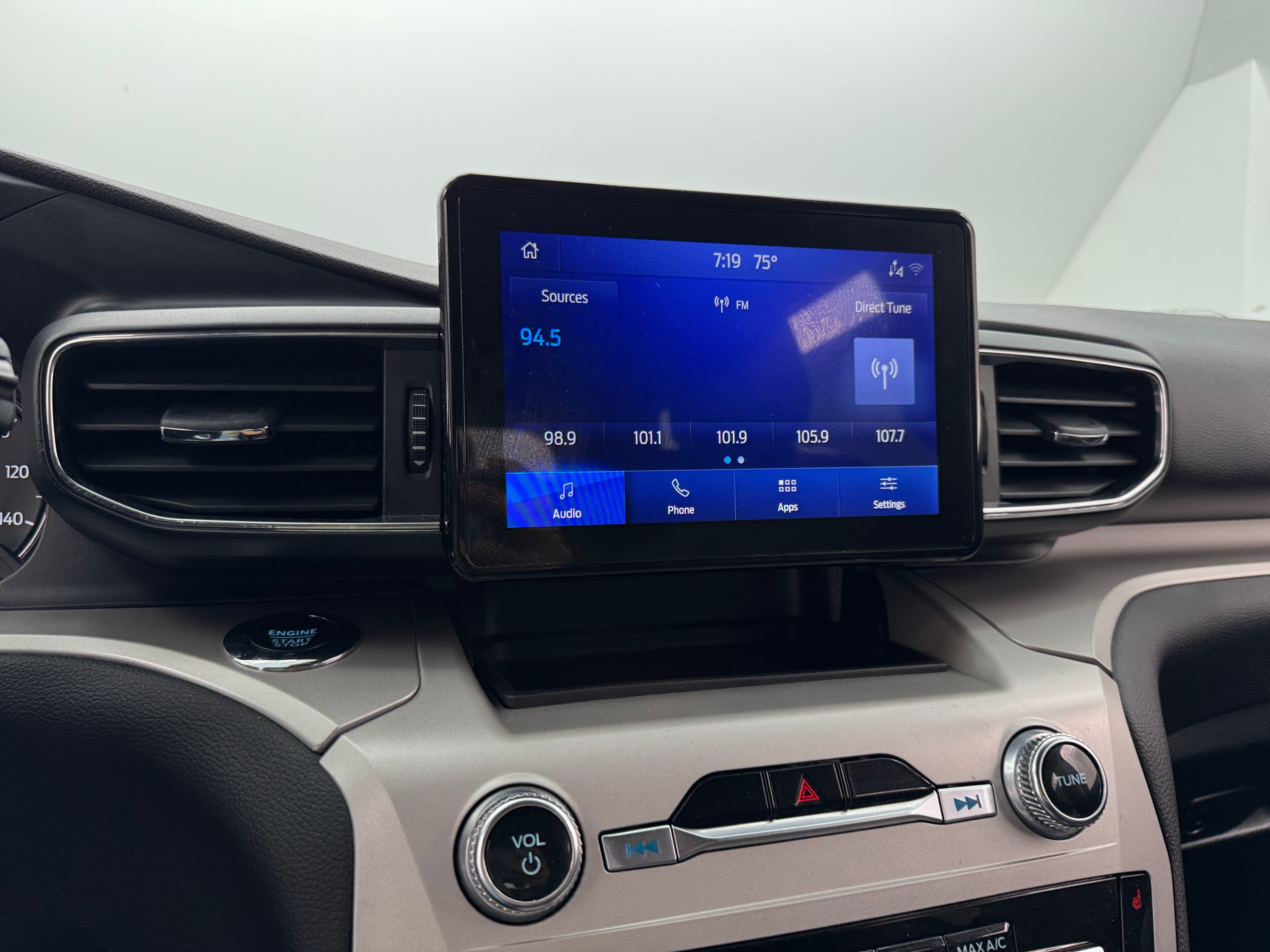 2024 Ford Explorer XLT 4