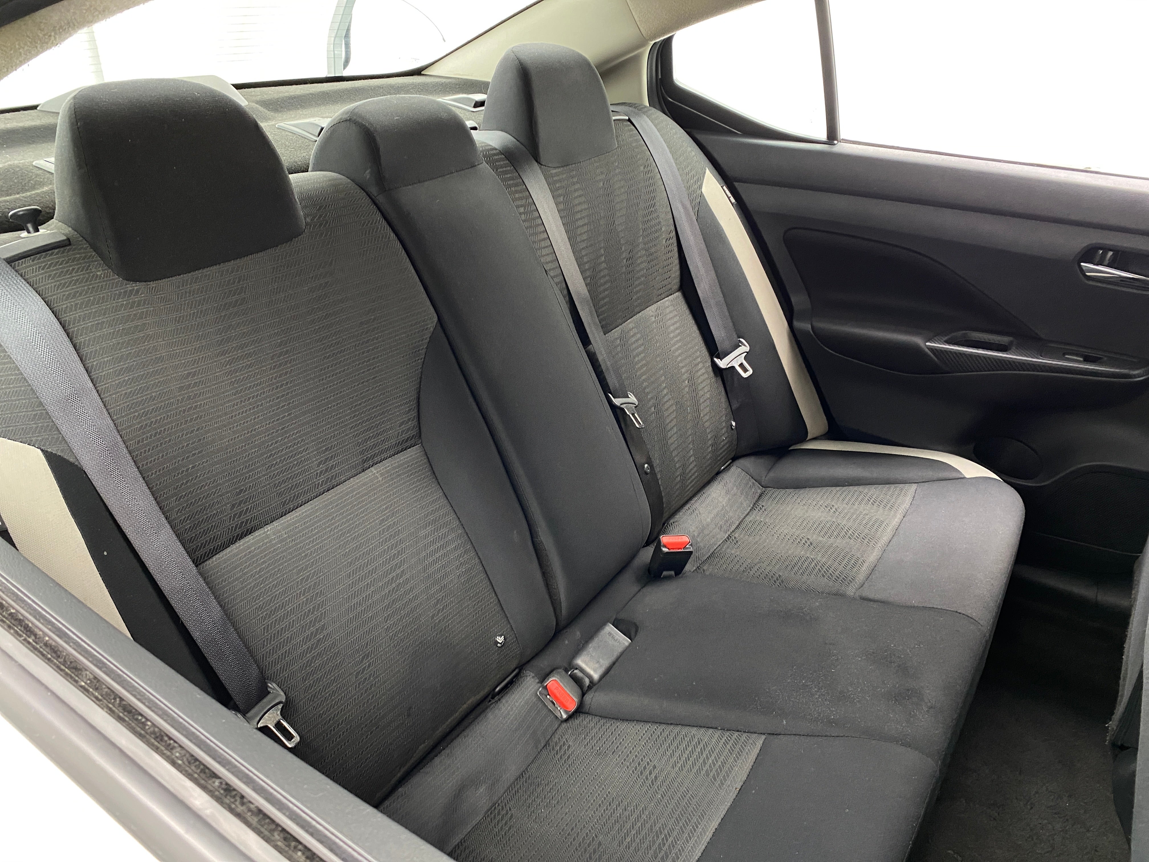 2022 Nissan Versa SV 6