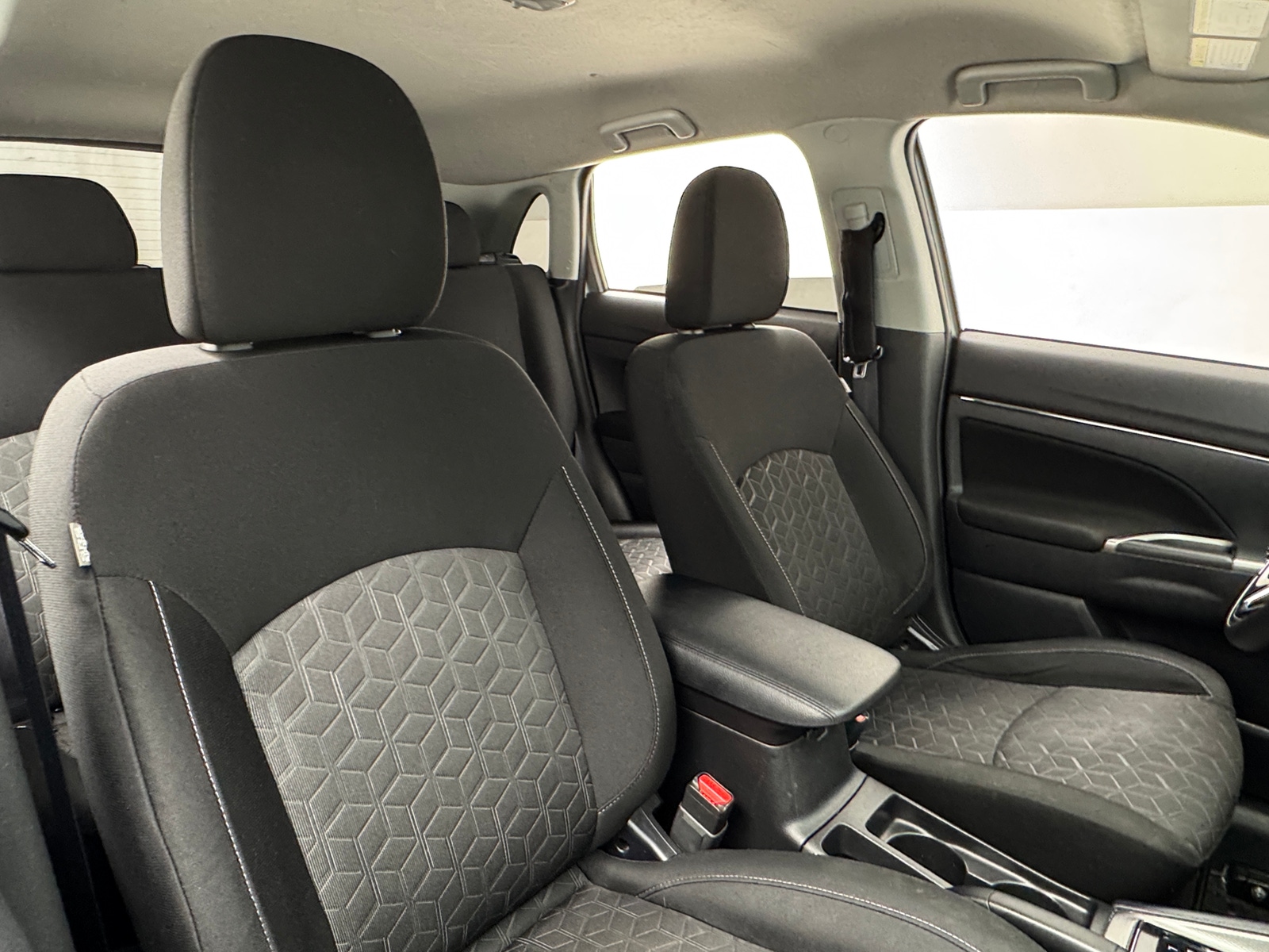 Thumbnail: 2020 Mitsubishi Outlander Sport - 2