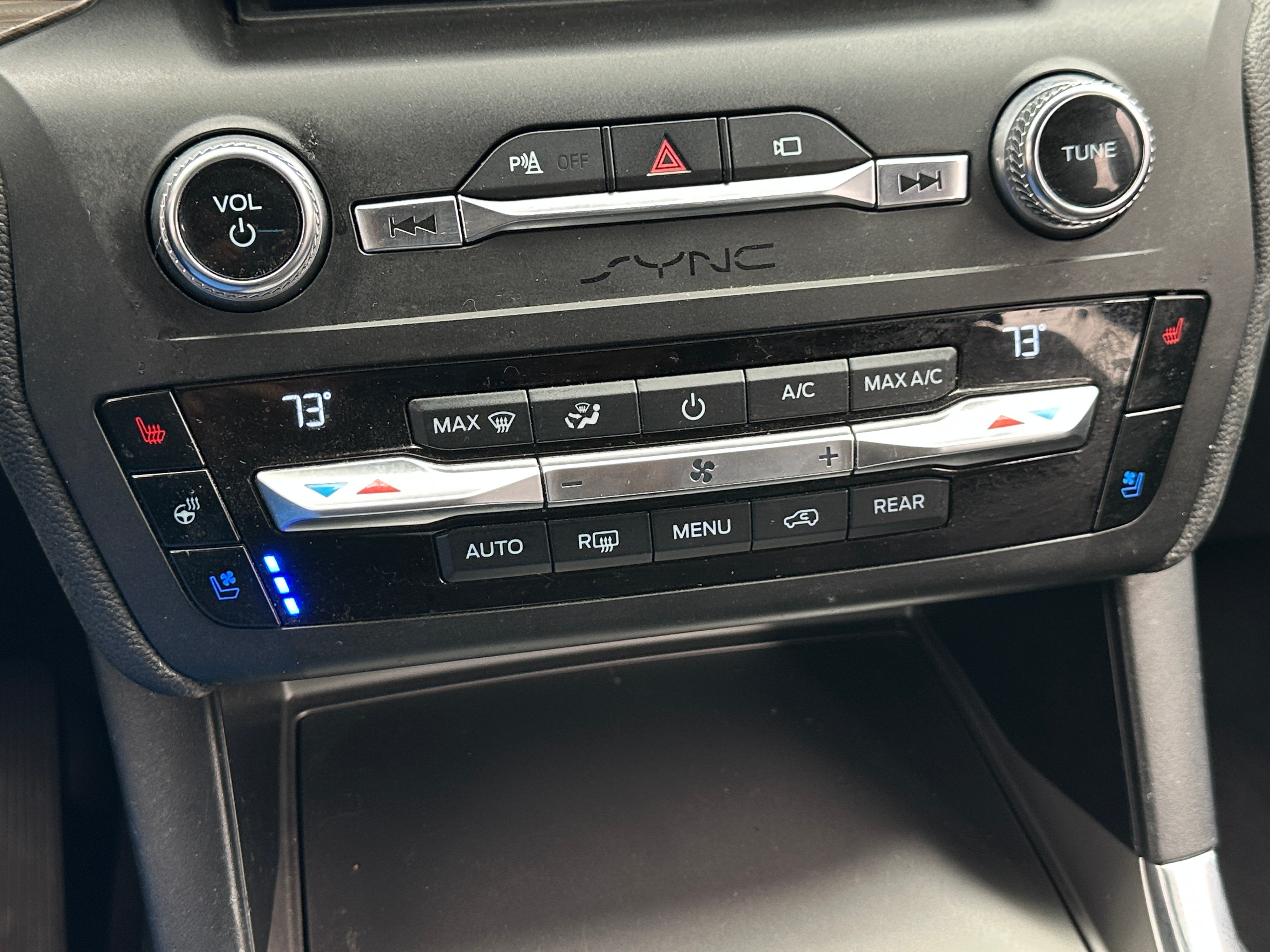 2020 Ford Explorer Limited 3