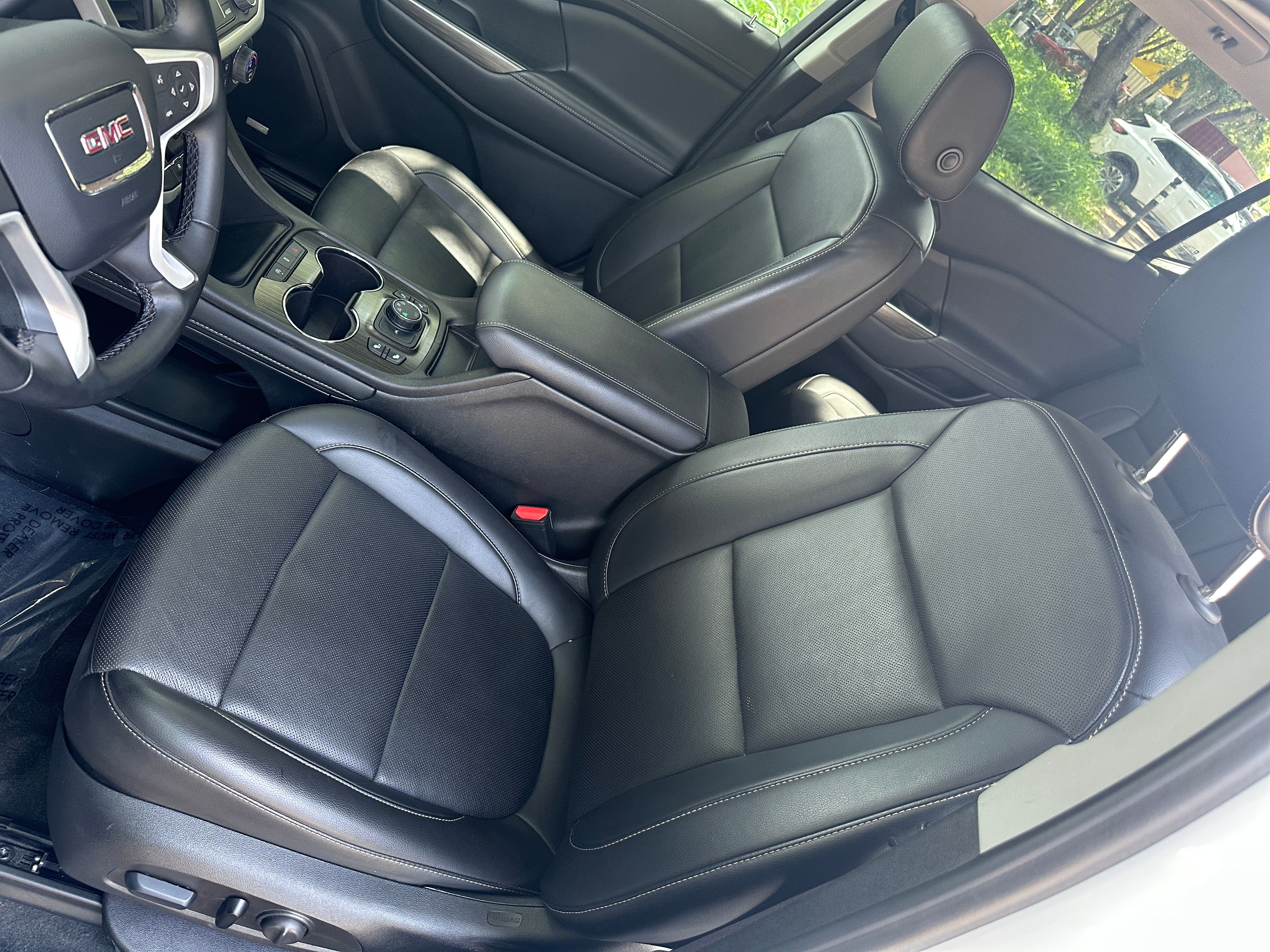 2023 GMC Acadia SLT 2