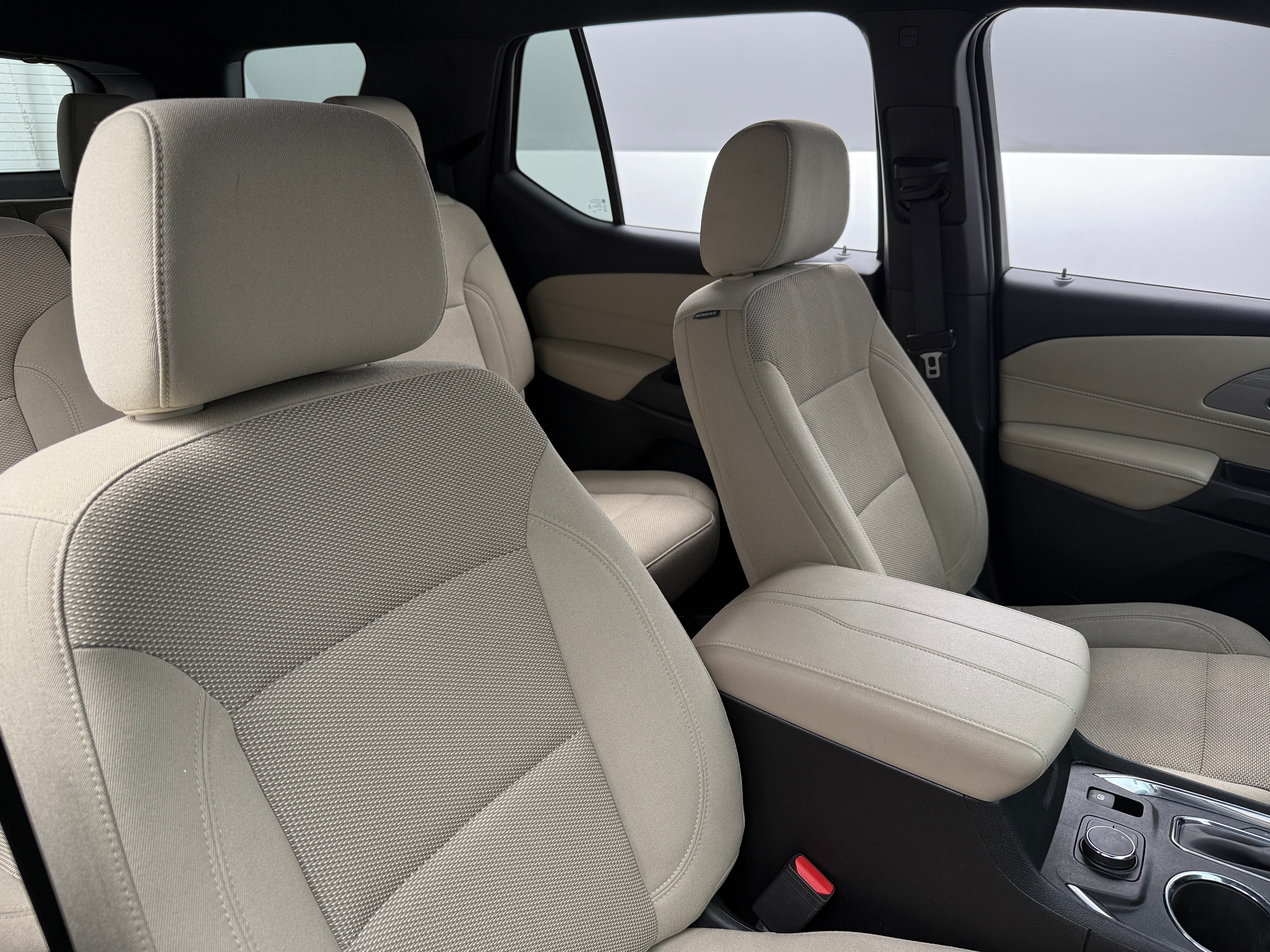 2023 Chevrolet Traverse LS 2