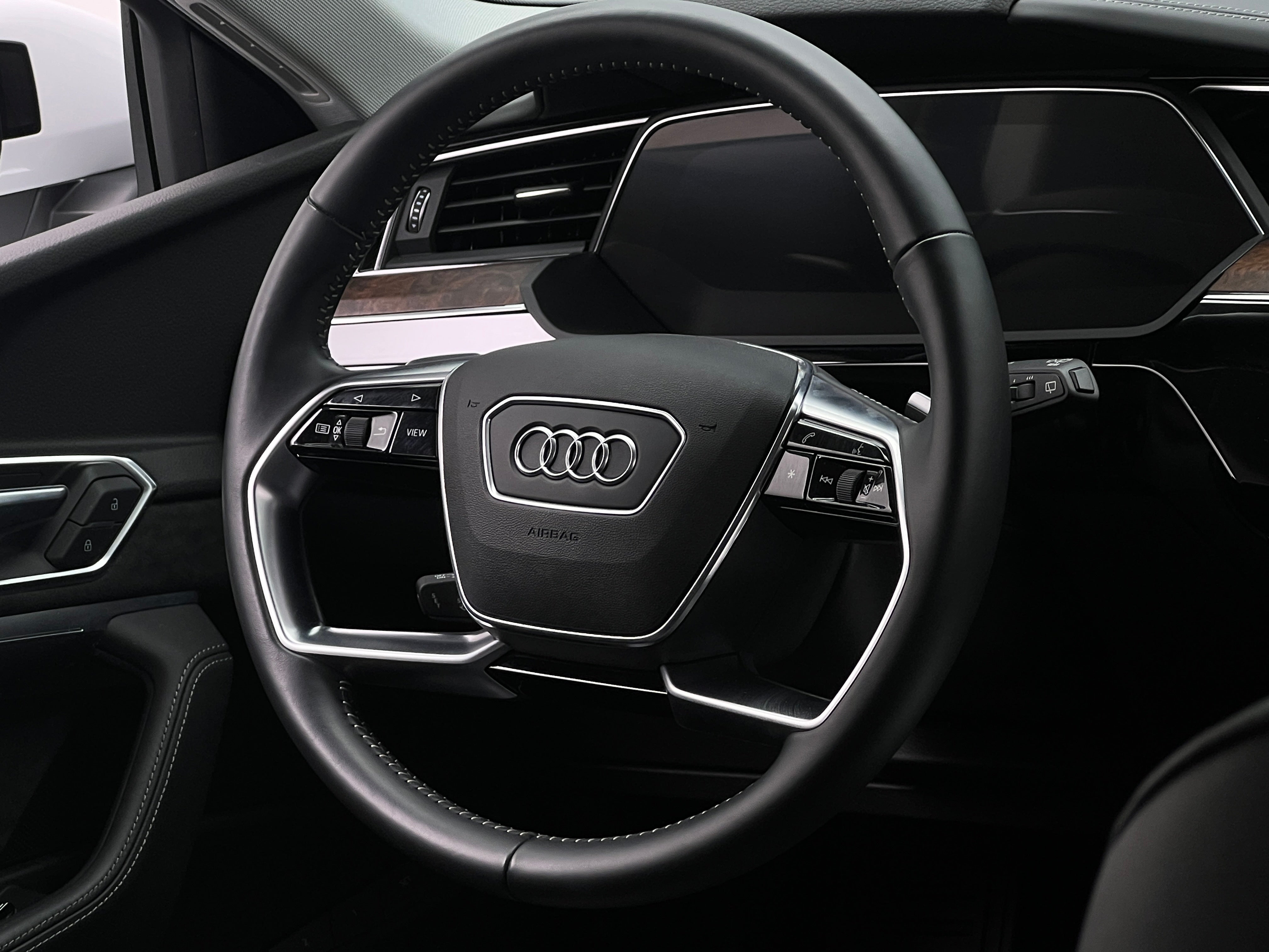 2019 Audi e-tron Prestige 4