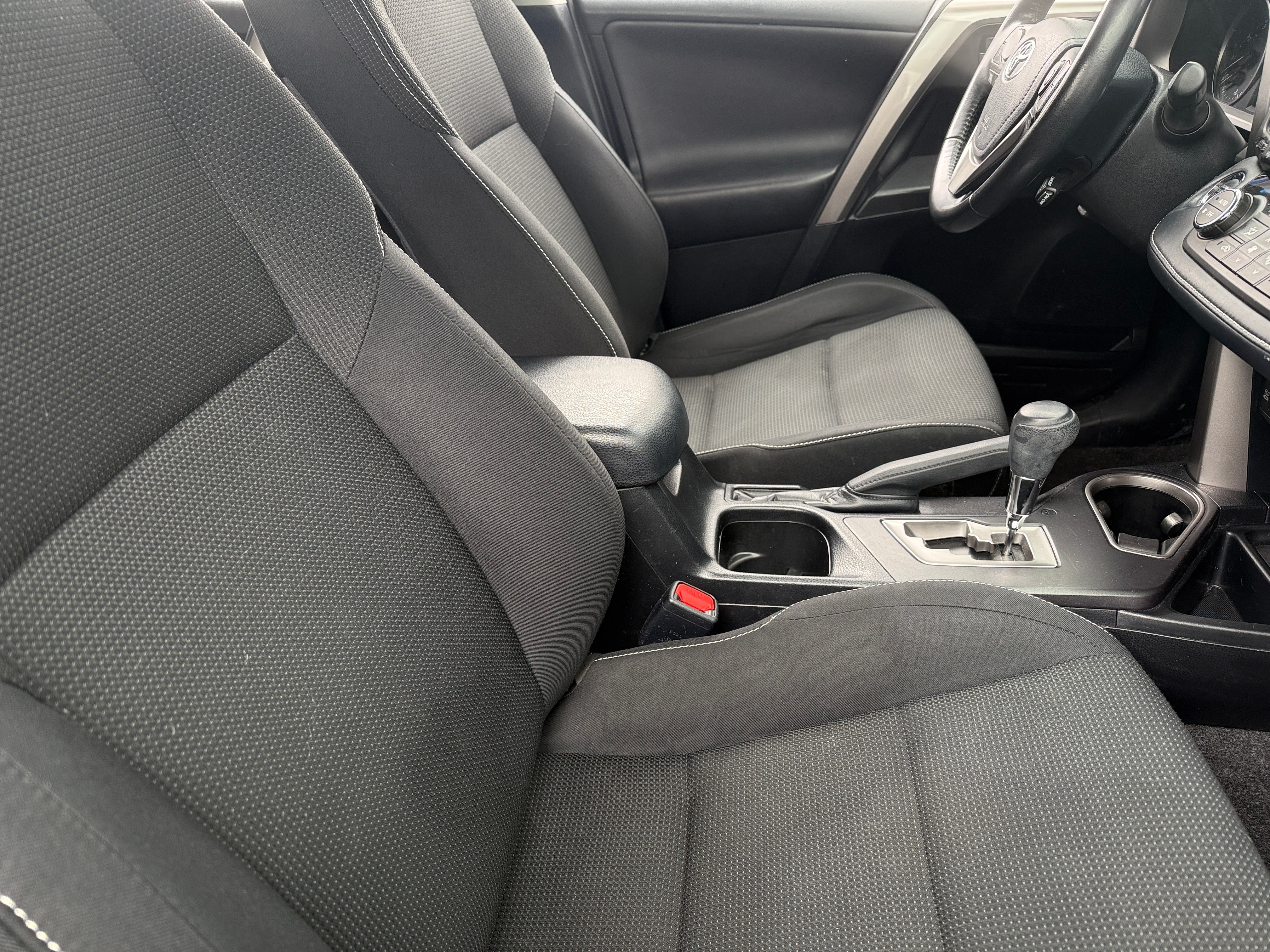 2018 Toyota RAV4 XLE 2