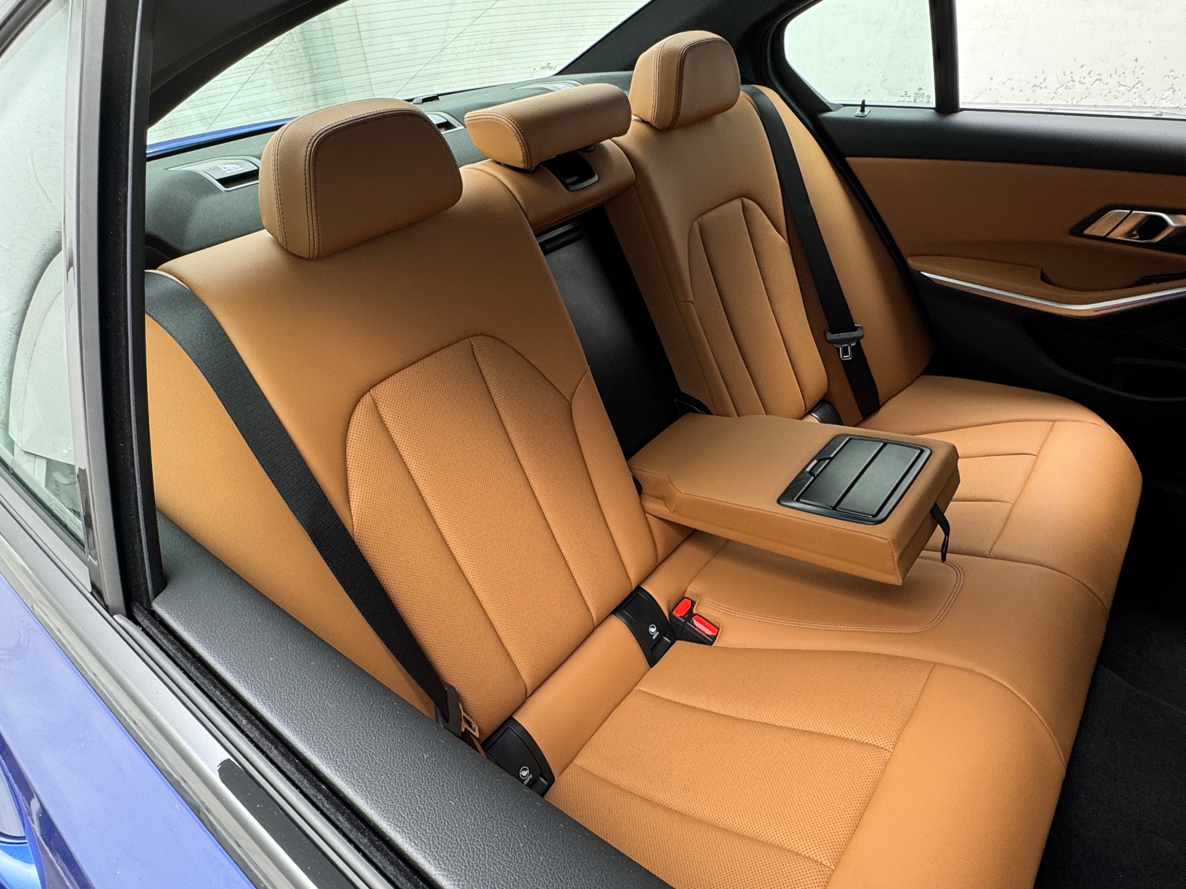 2022 BMW 3 Series 330e xDrive 5