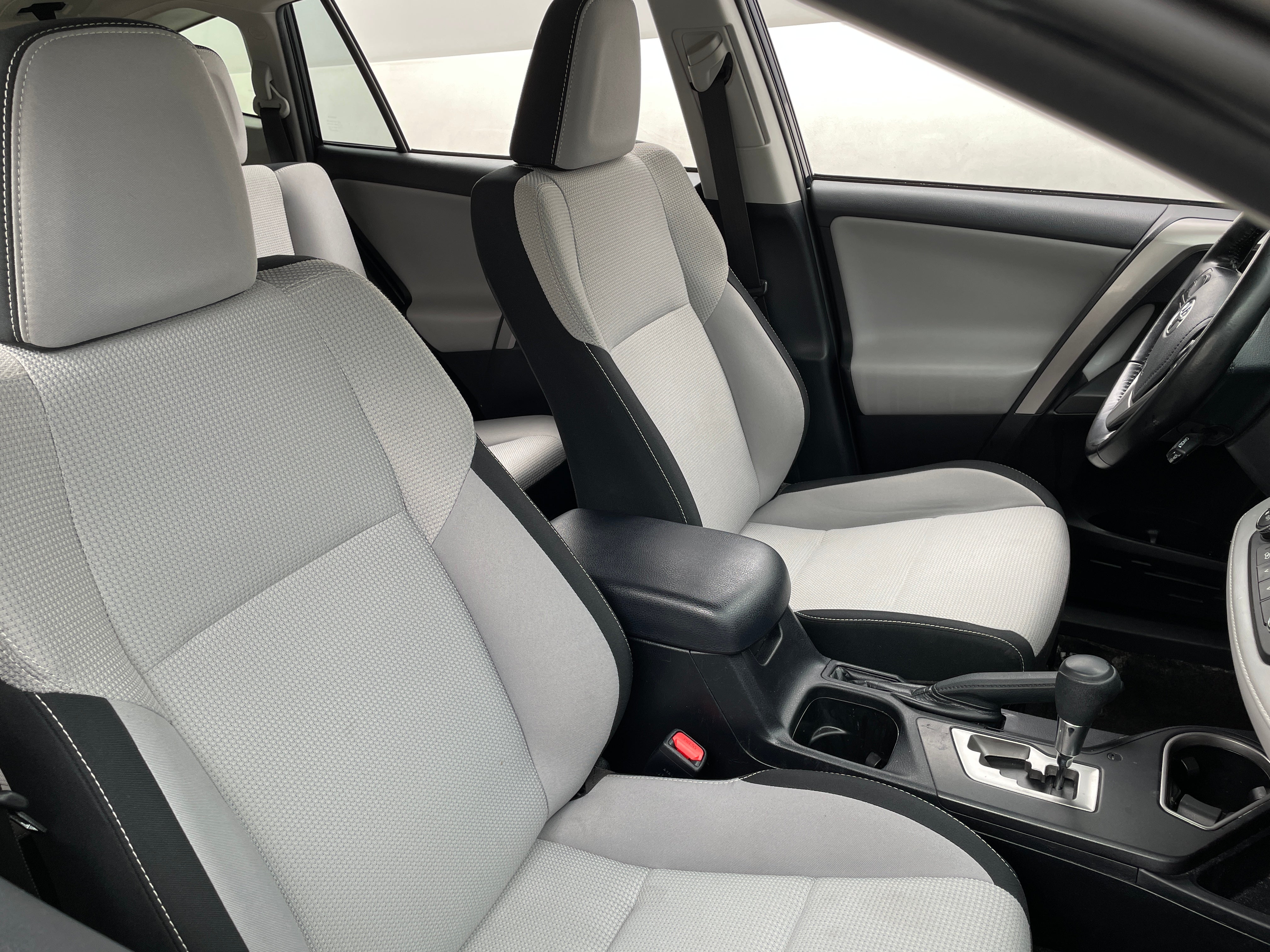 2018 Toyota RAV4 XLE 2