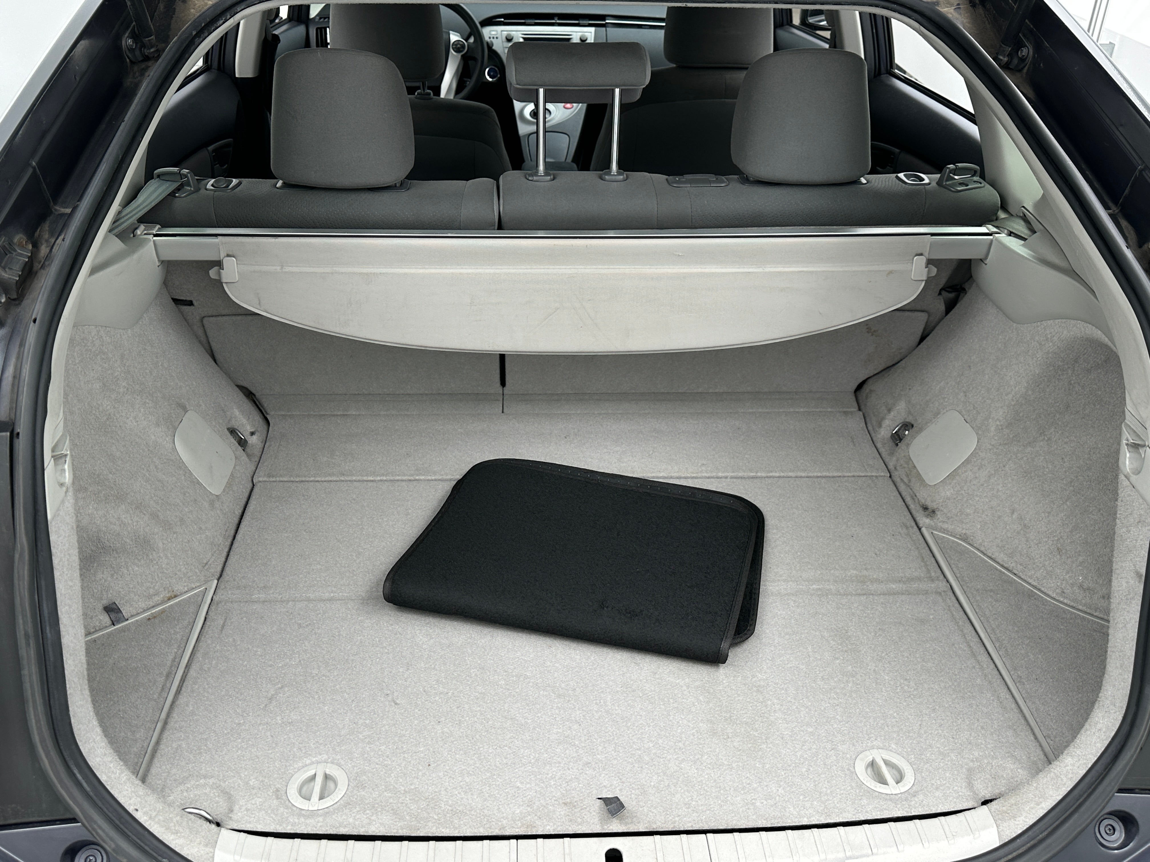 2013 Toyota Prius Two 7