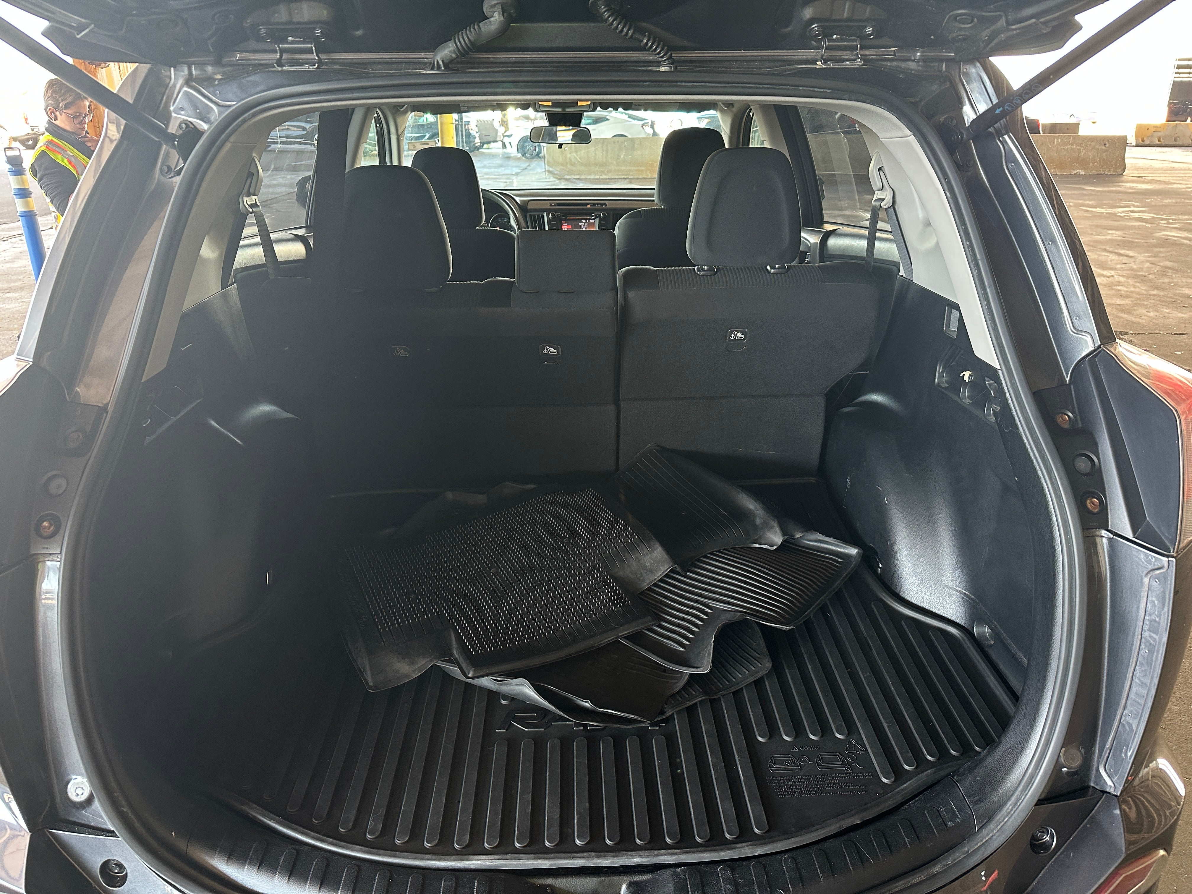 2018 Toyota RAV4 LE 7