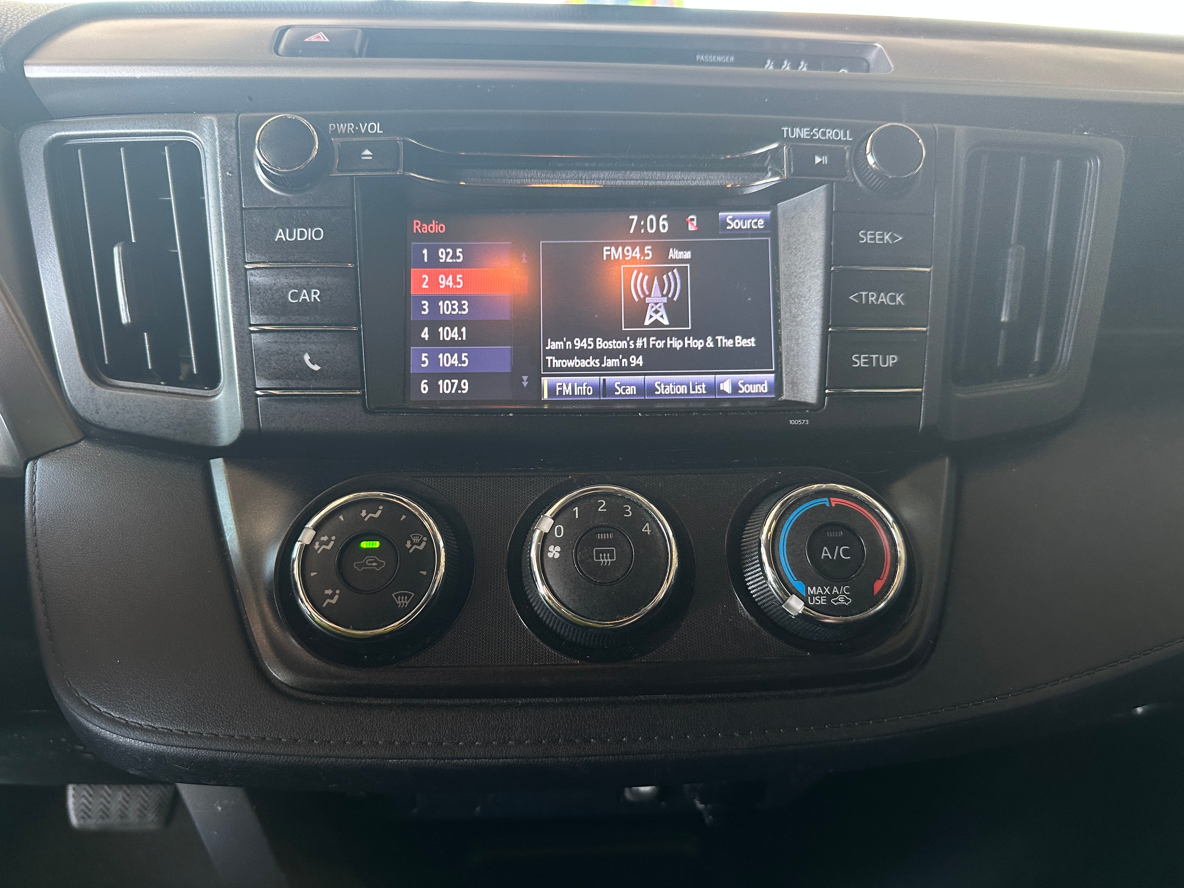 2018 Toyota RAV4 LE 4