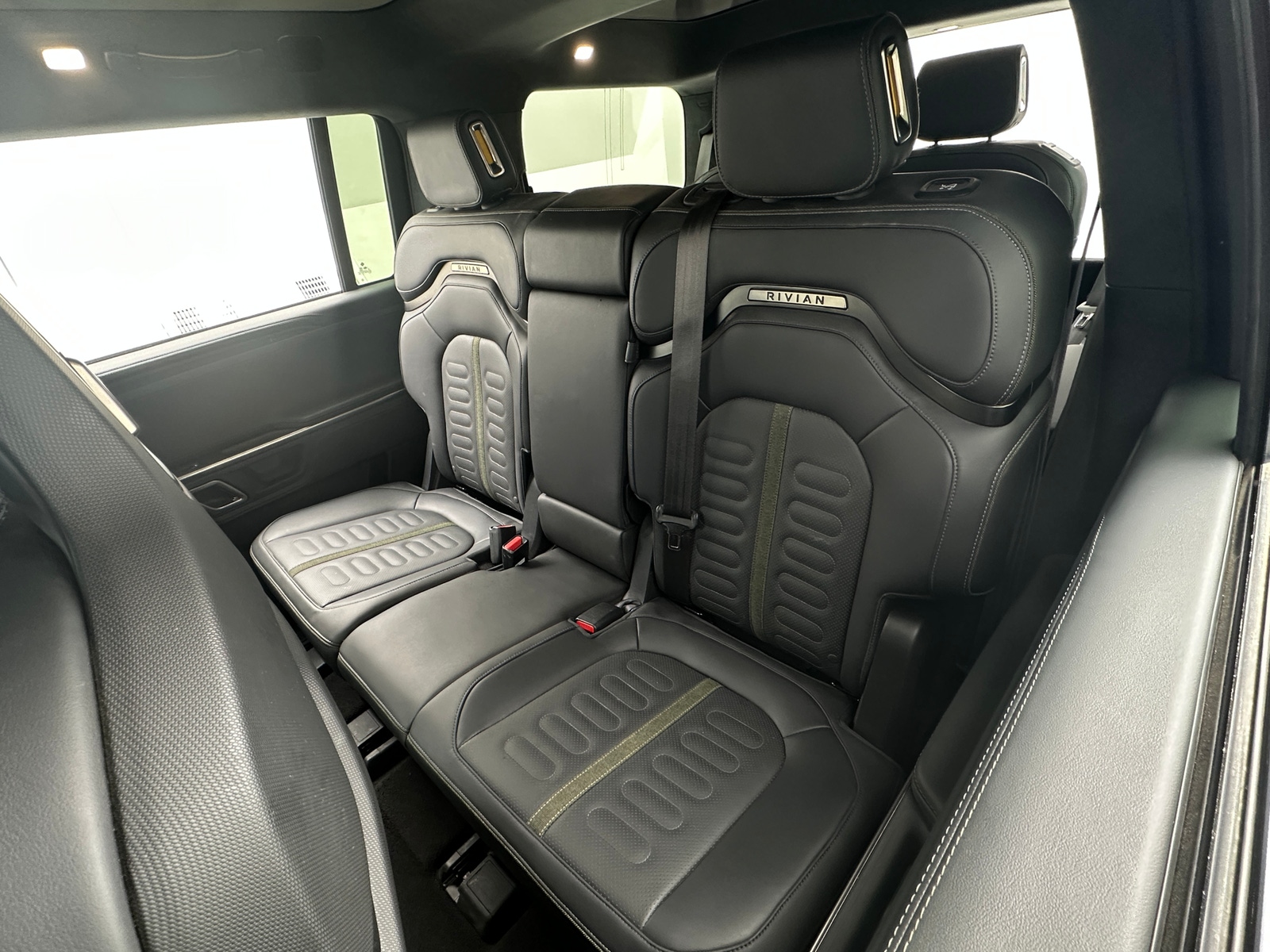 Thumbnail: 2024 Rivian R1S - 5