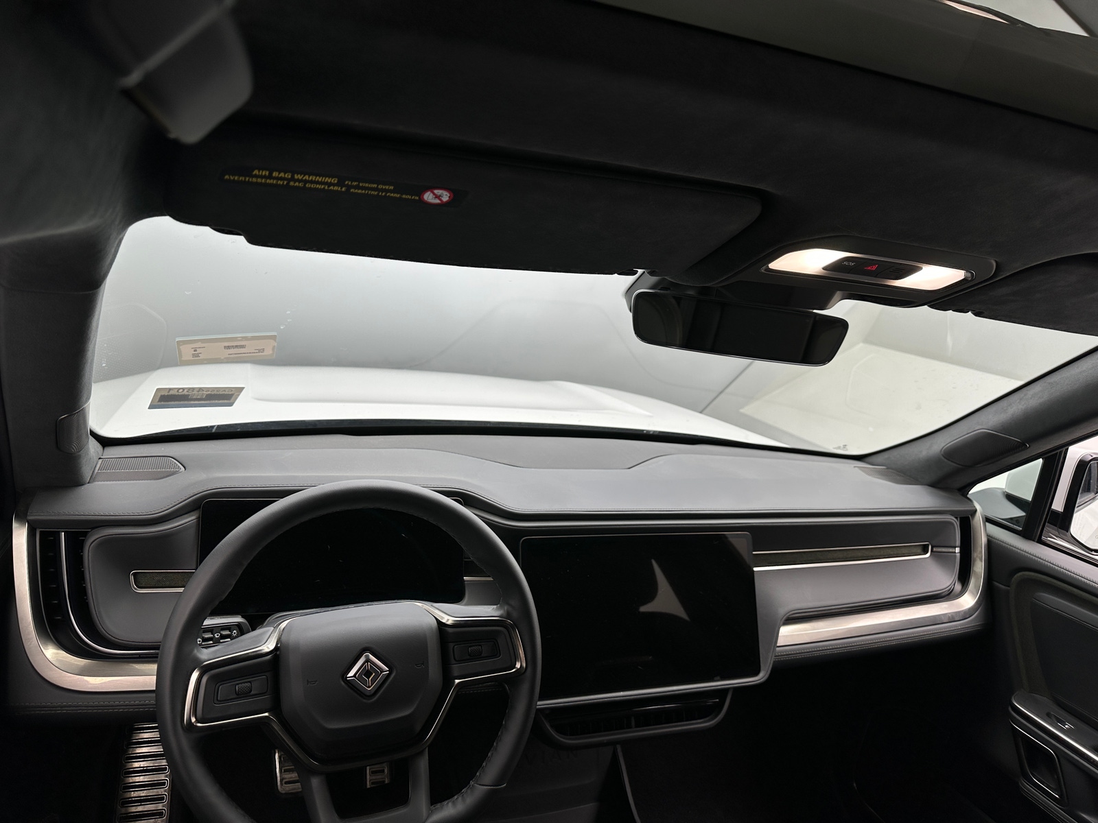 Thumbnail: 2024 Rivian R1S - 2