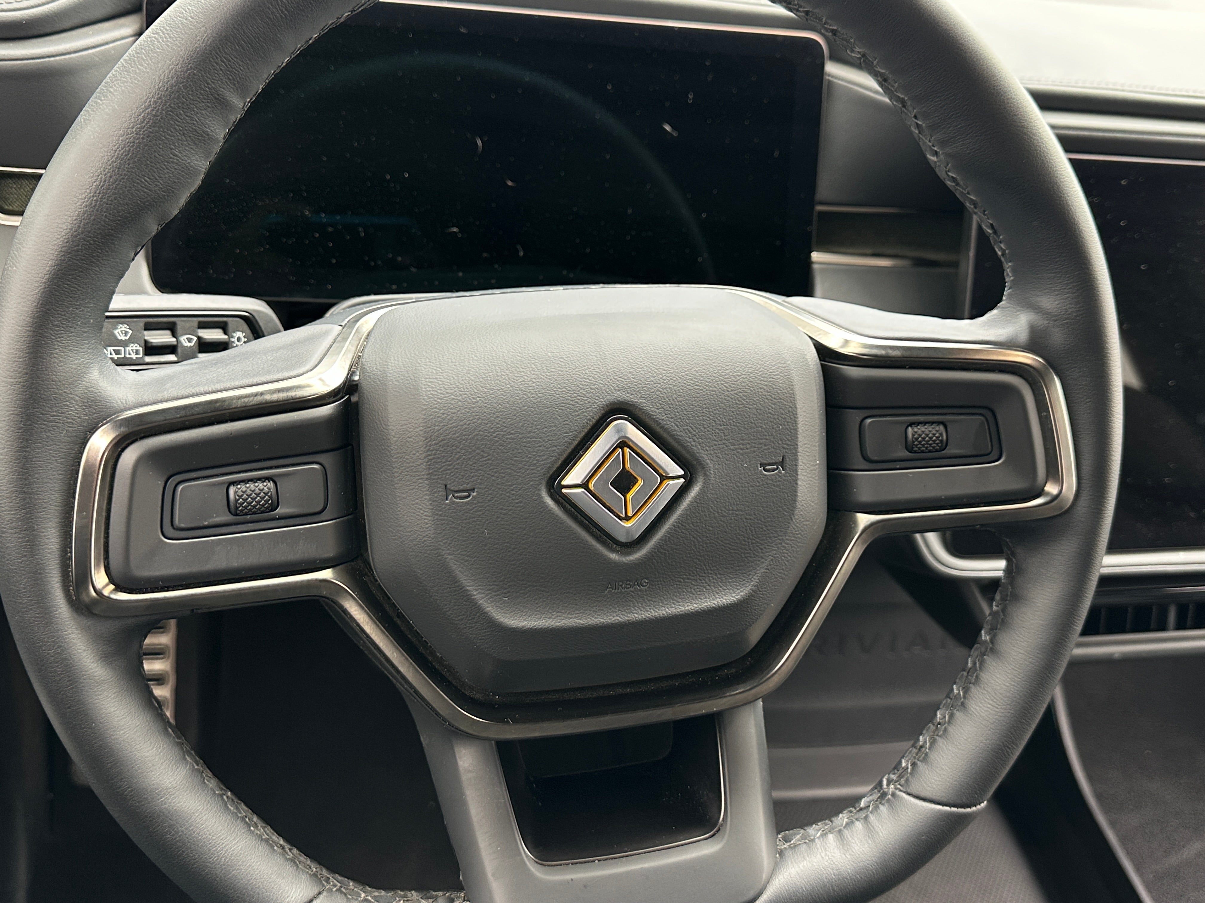 2024 Rivian R1S  4