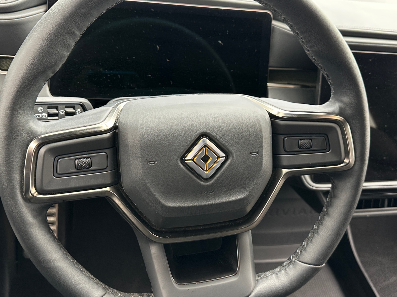 Thumbnail: 2024 Rivian R1S - 4