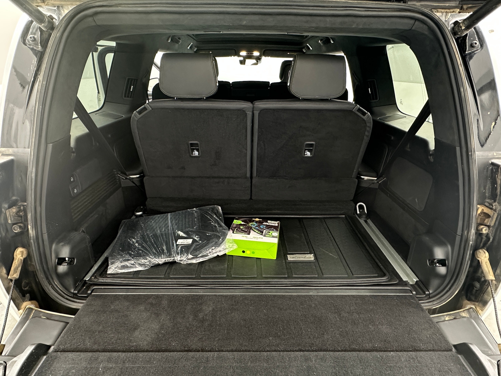 Thumbnail: 2024 Rivian R1S - 6