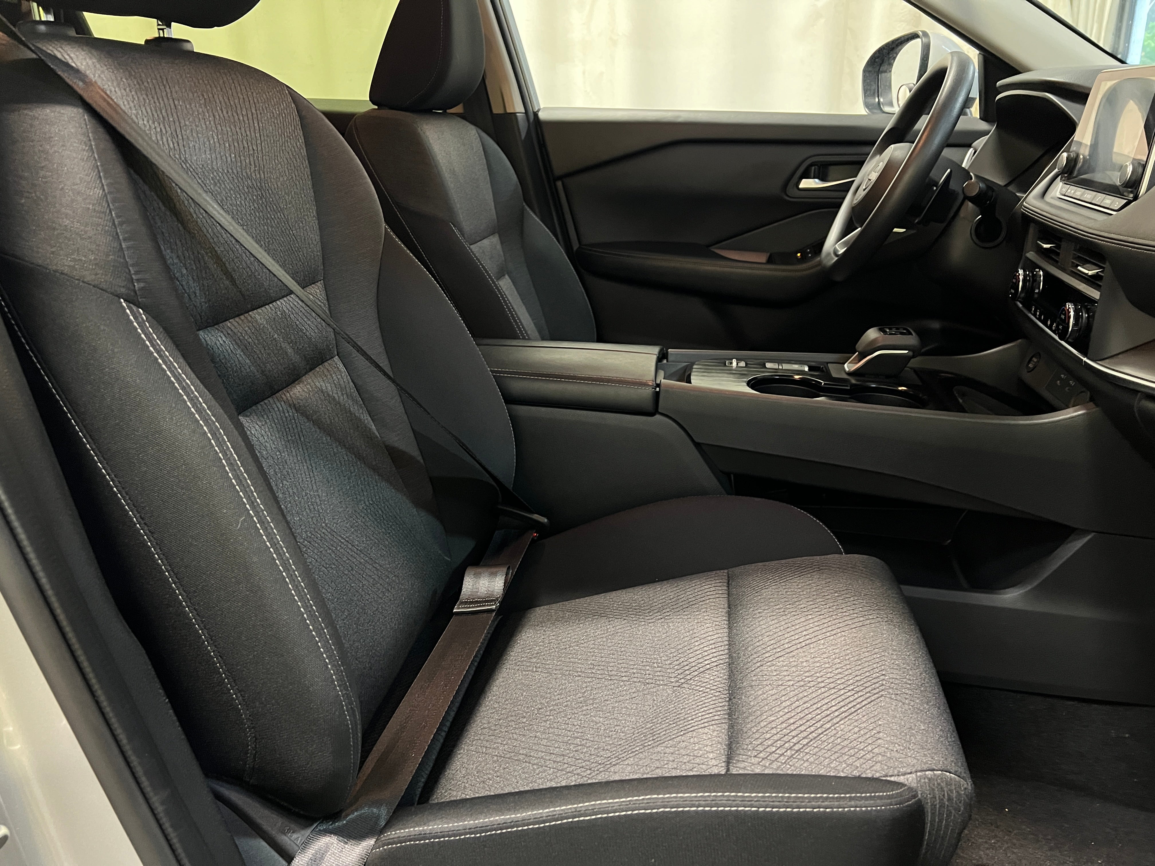 2024 Nissan Rogue SV 2