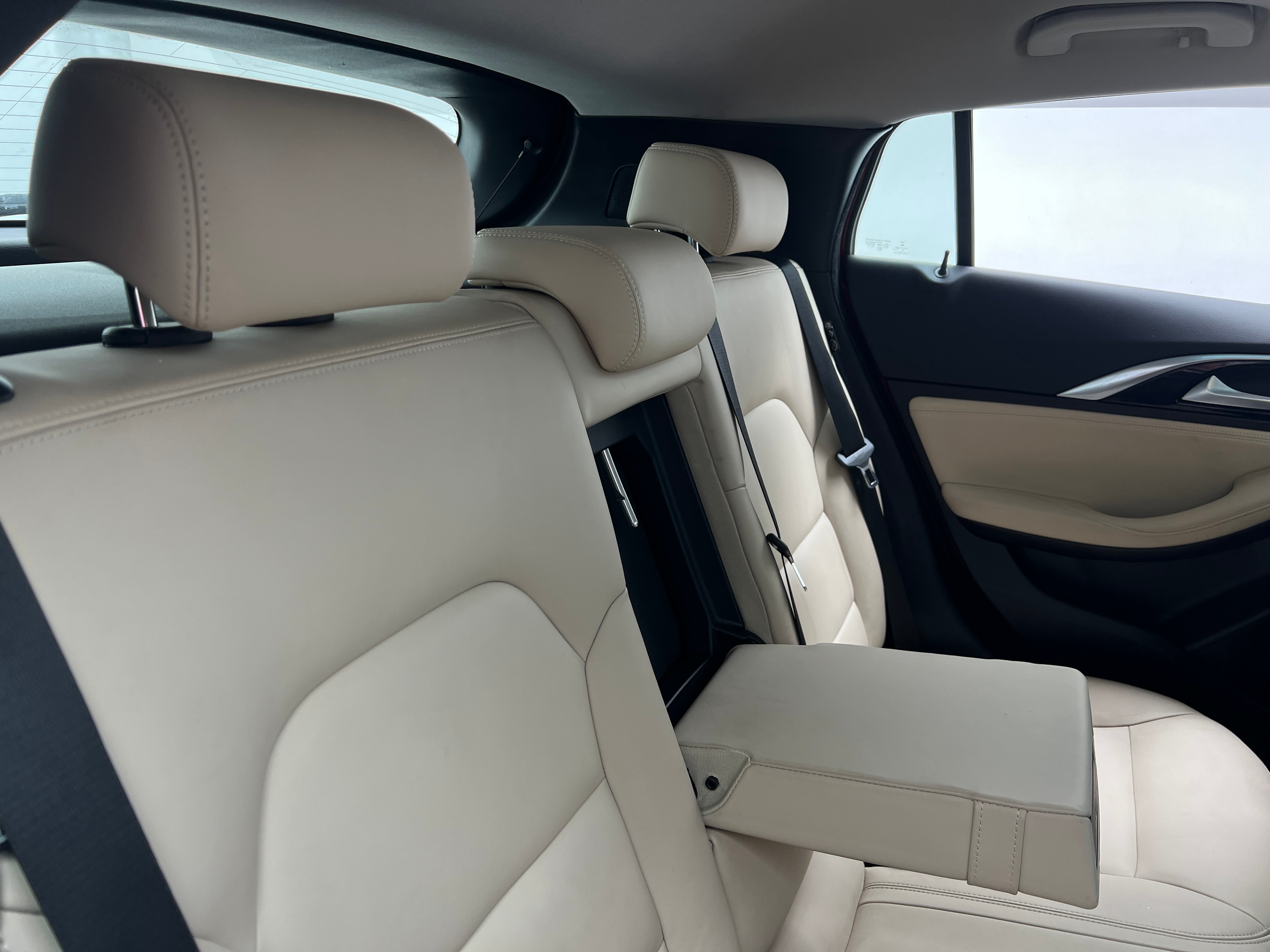 2017 INFINITI QX30 Premium 5