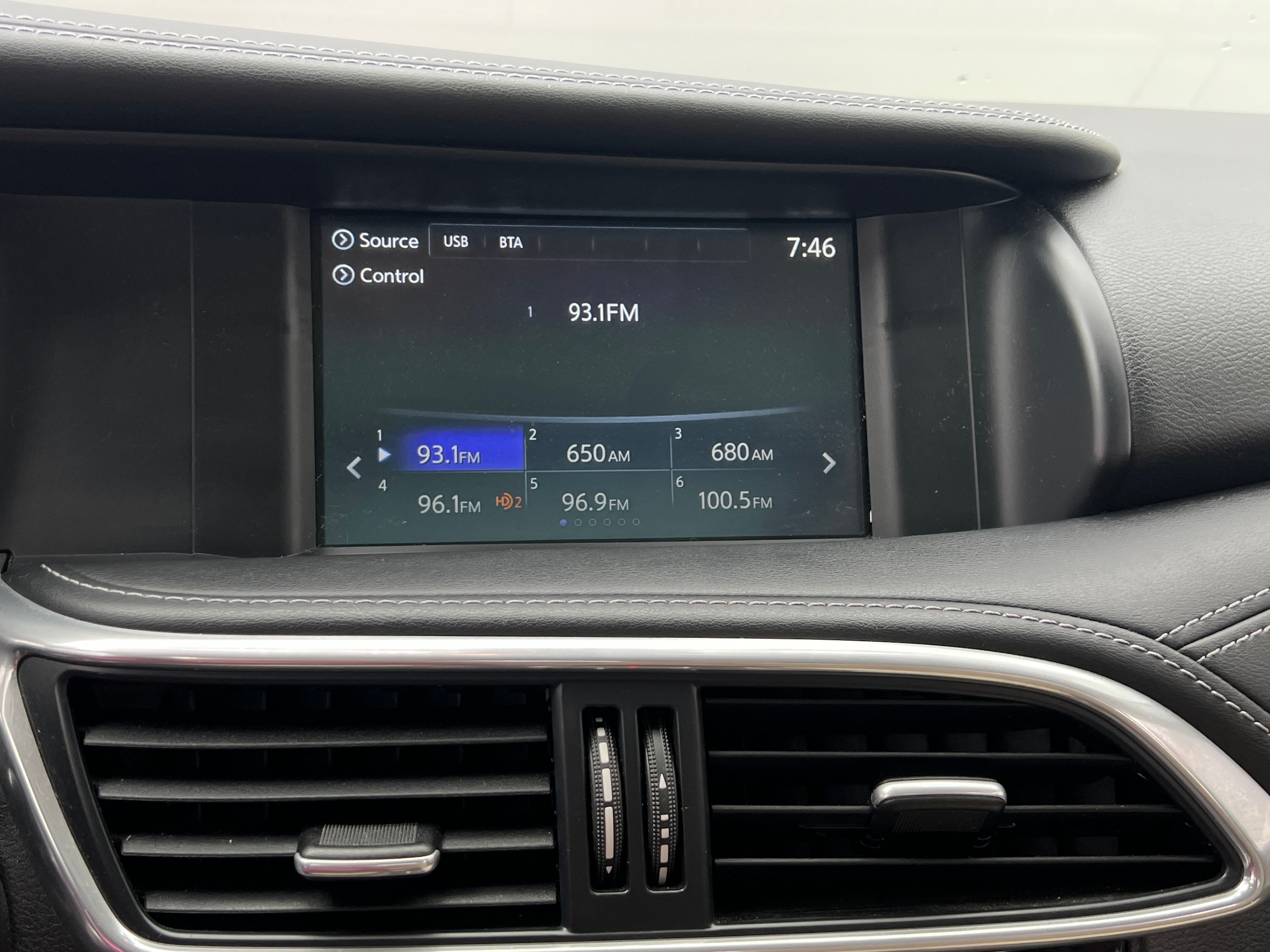 2017 INFINITI QX30 Premium 3