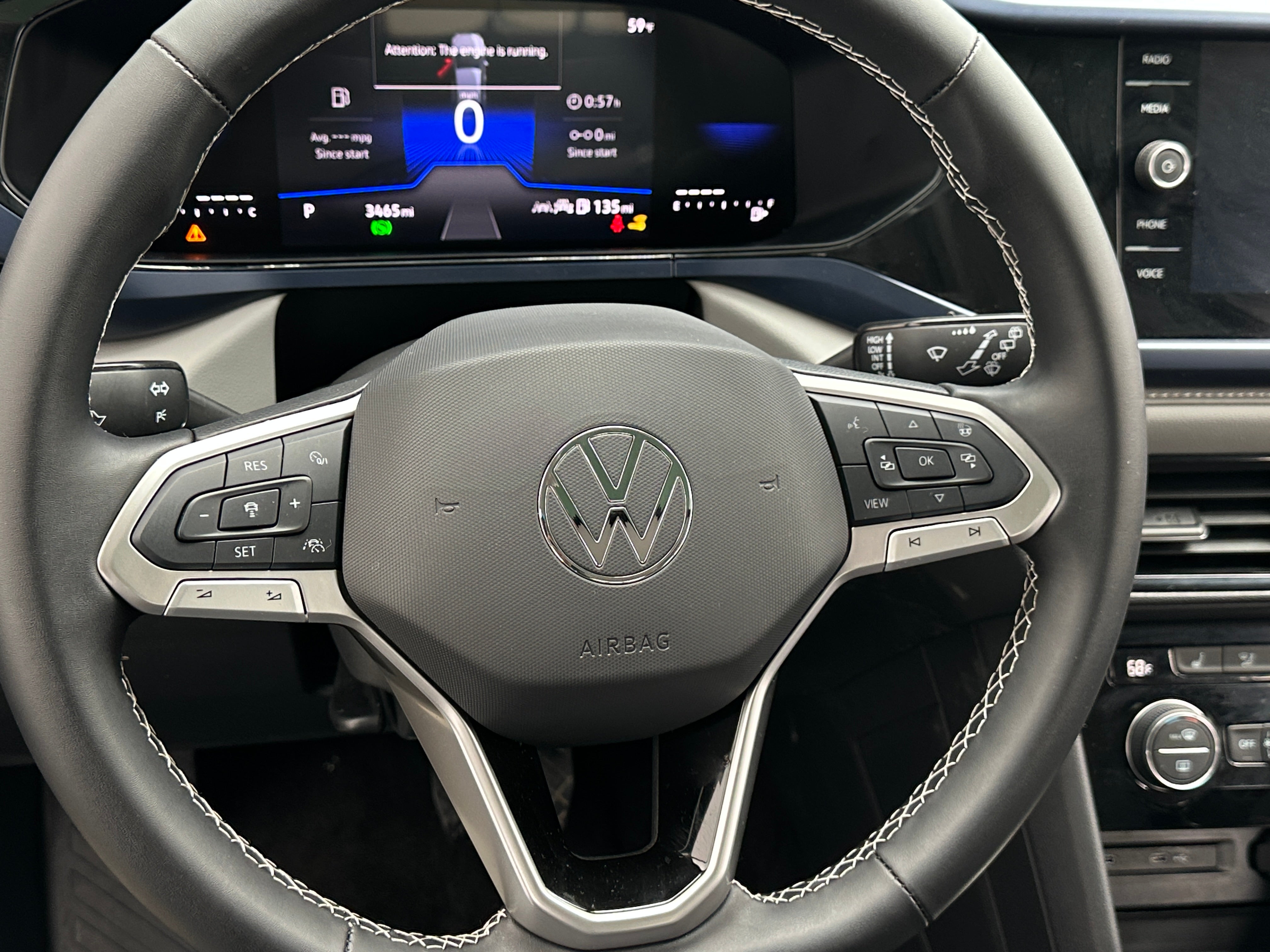 2024 Volkswagen Taos SE 4