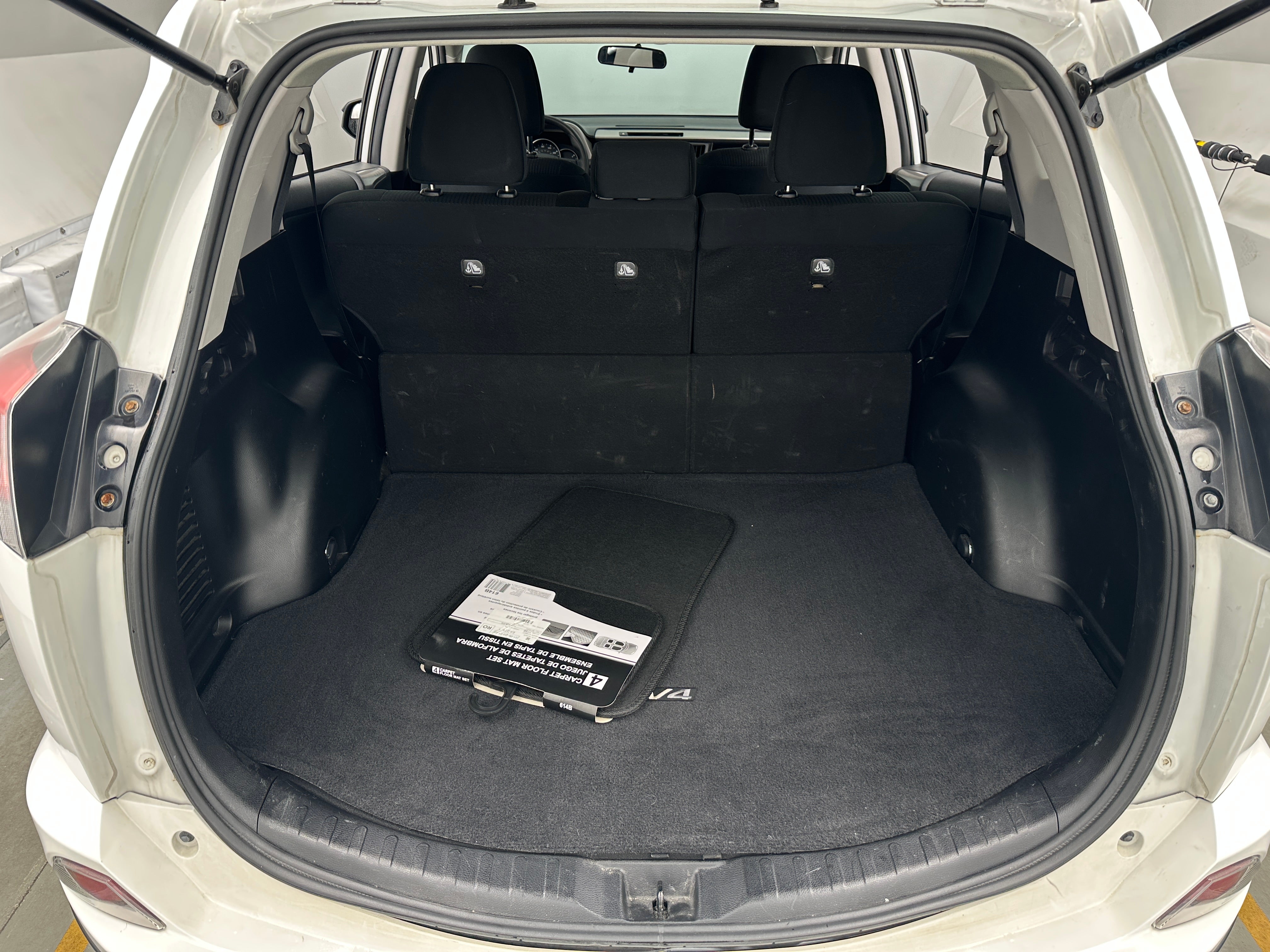 2016 Toyota RAV4 LE 7