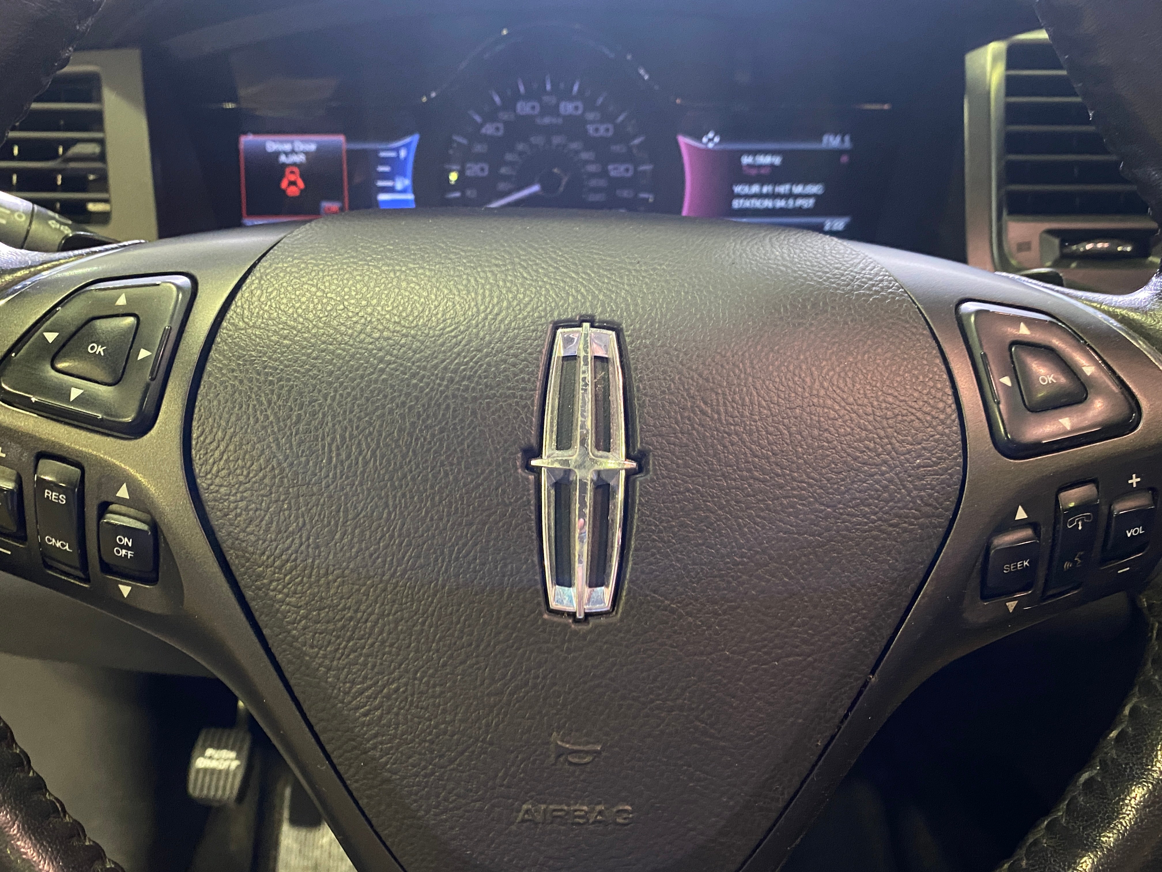 2016 Lincoln MKS  4