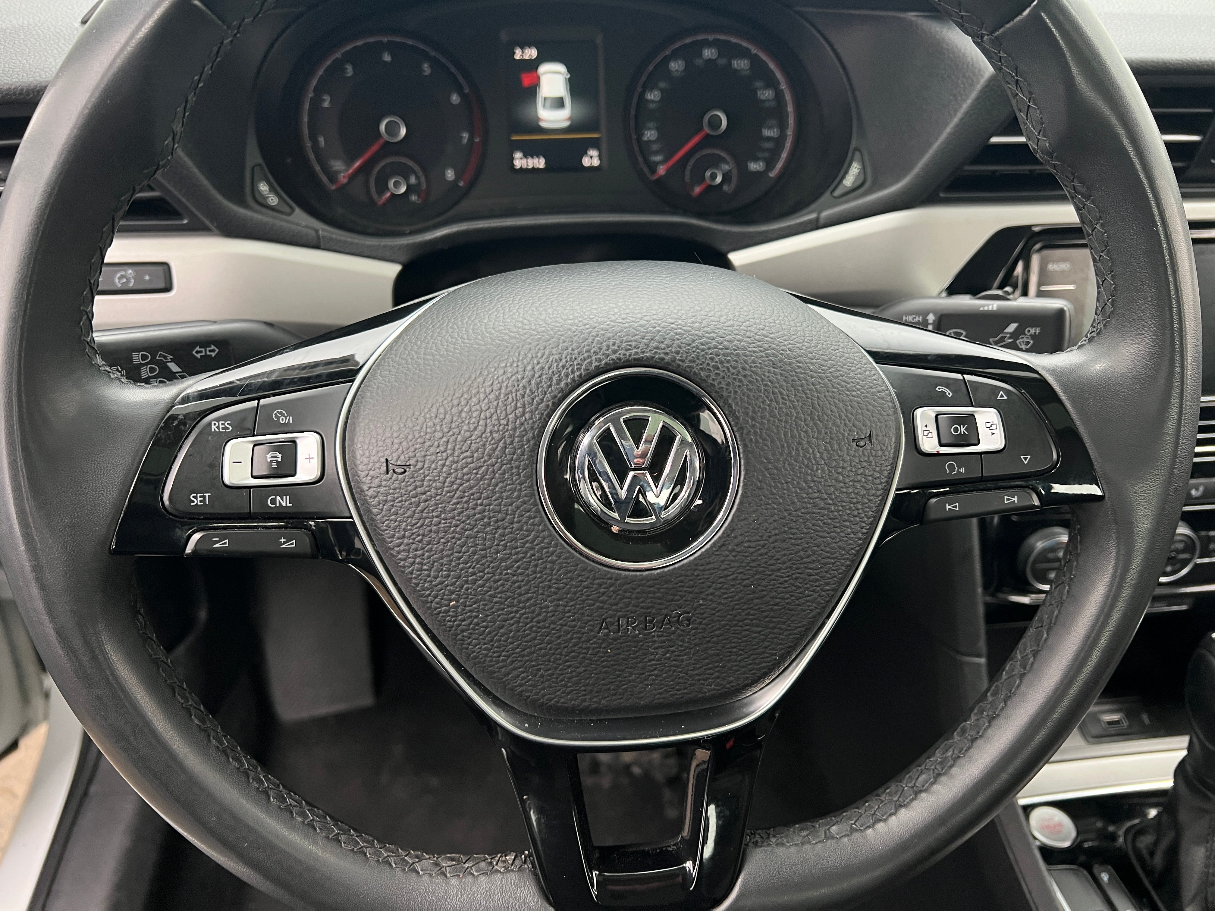 2021 Volkswagen Passat SE 4